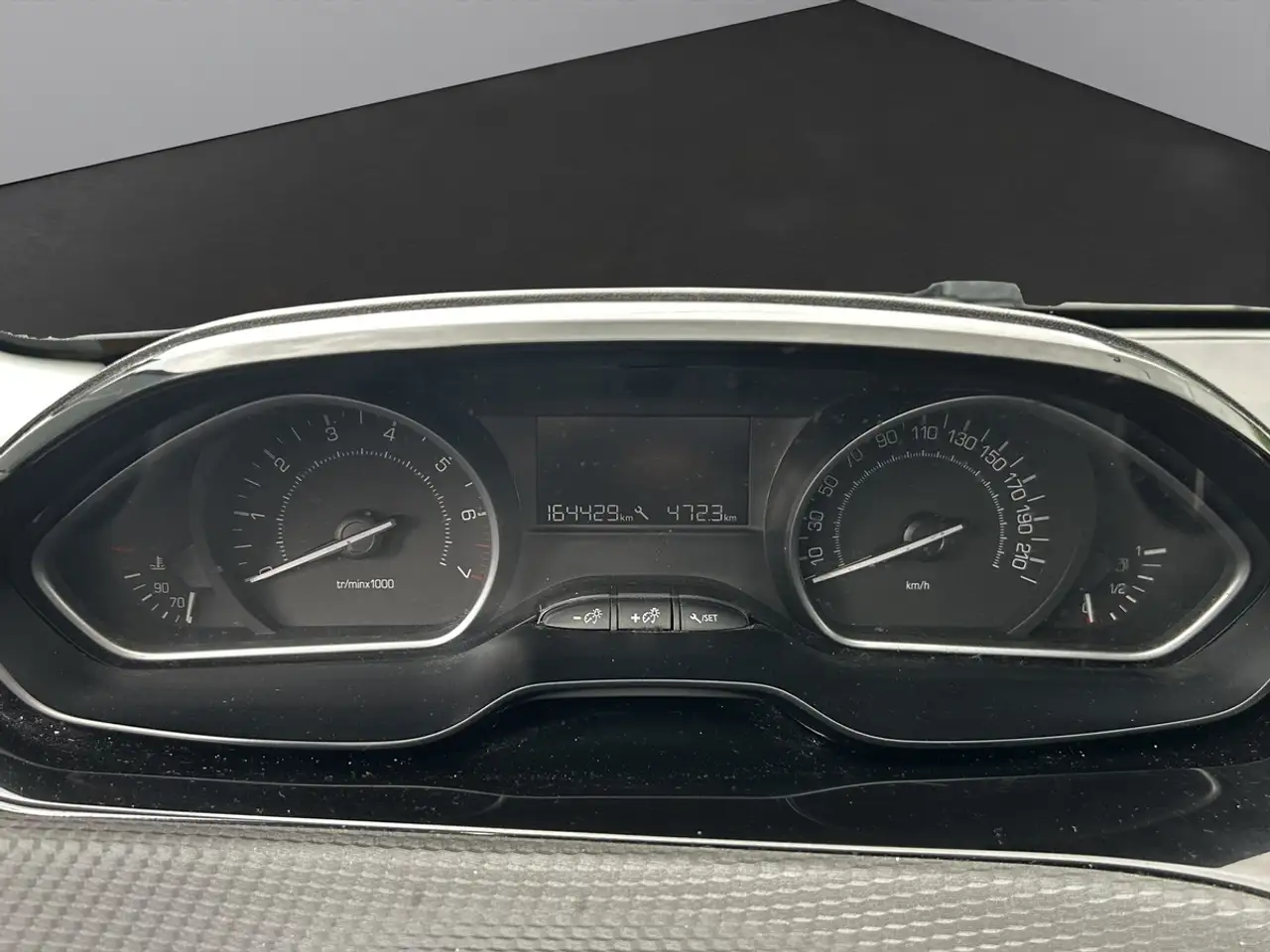 Peugeot 208 208 — photo 11
