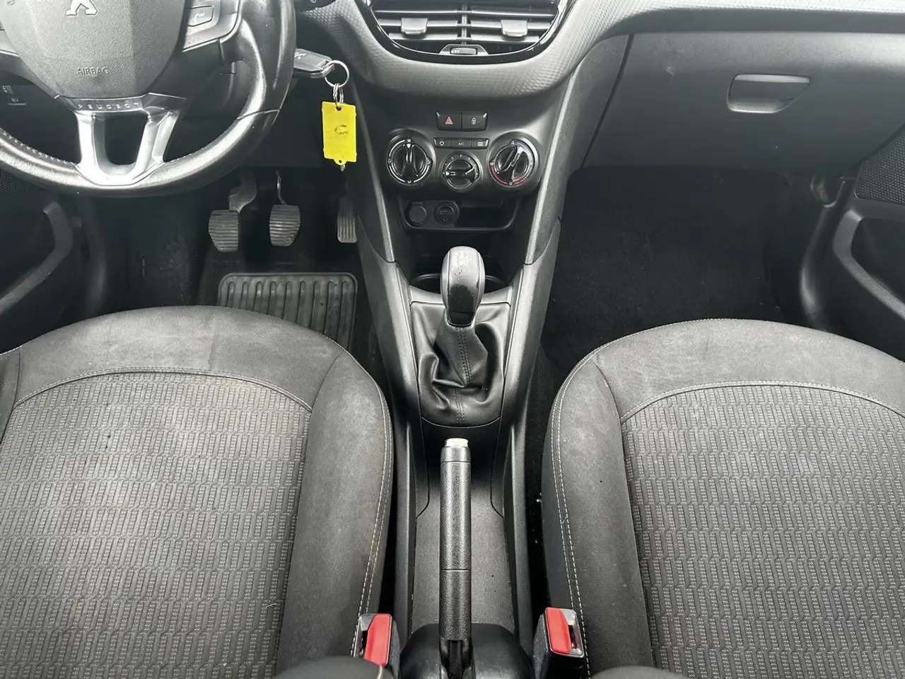 Peugeot 208 208 — photo 15