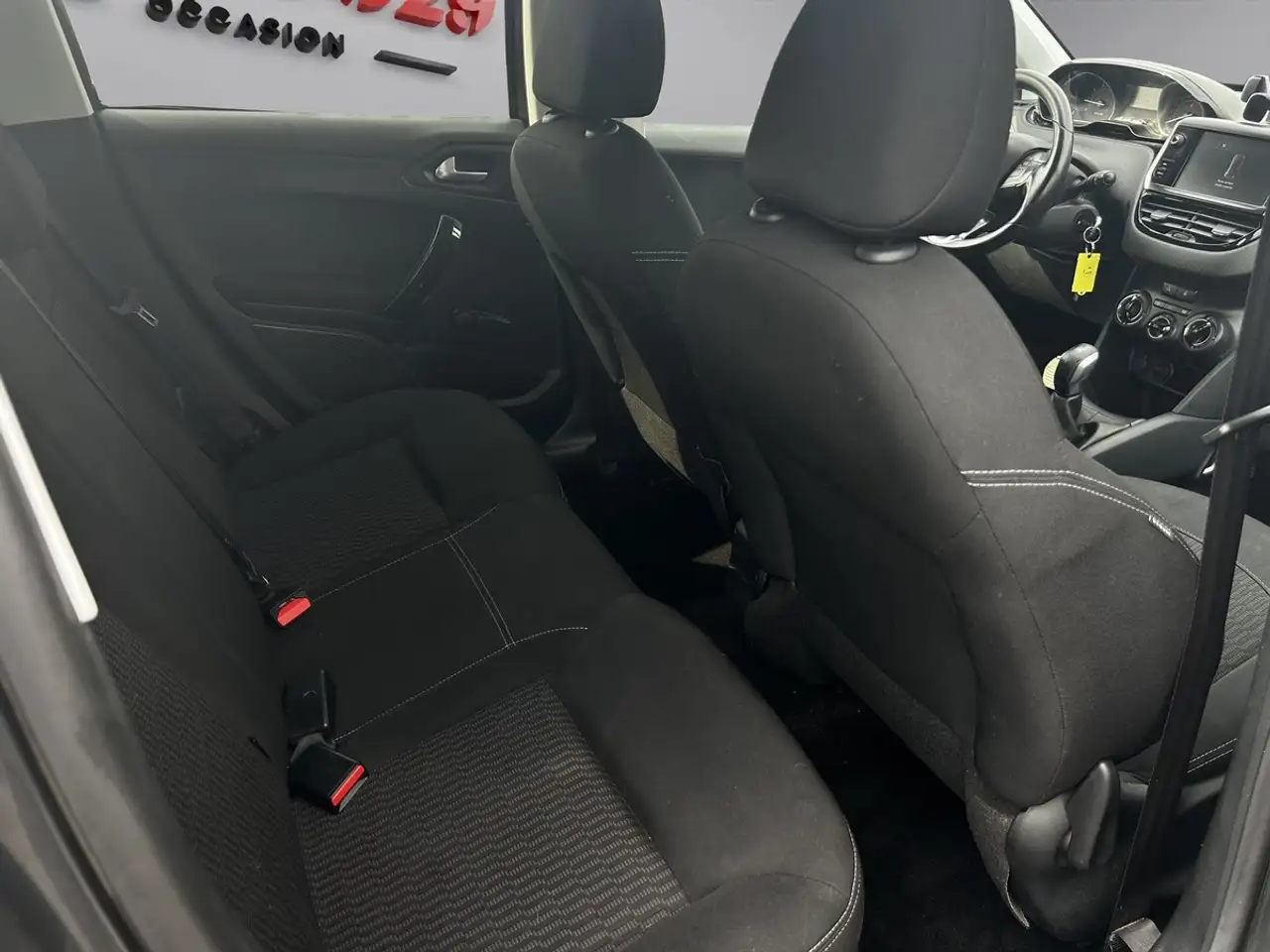 Peugeot 208 208 — photo 18