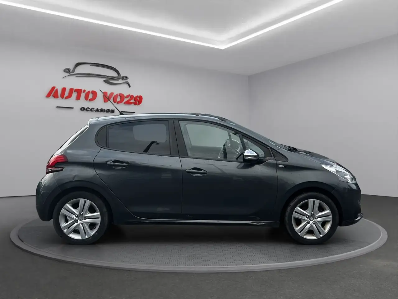 Peugeot 208 208 — photo 7