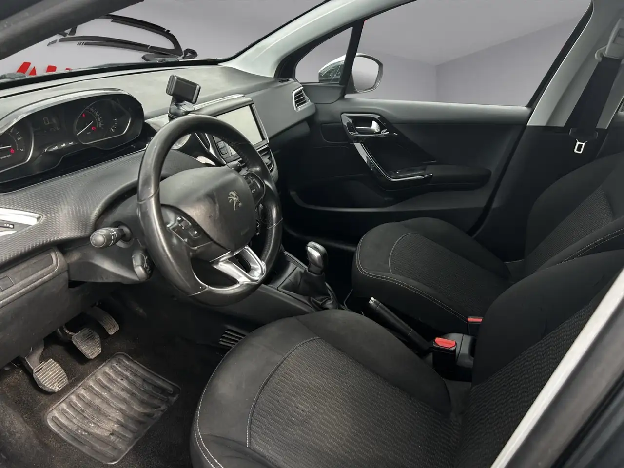 Peugeot 208 208 — photo 9