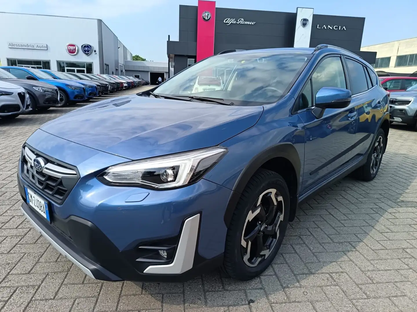 Subaru XV 2.0i e-Boxer MHEV Lineartron 4dventure Синій - 1