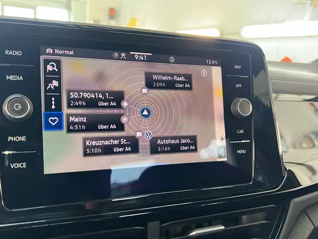 Volkswagen T-Roc view 13