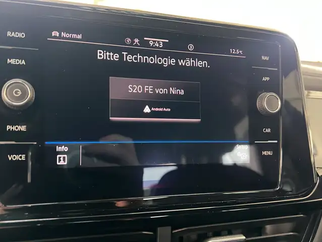 Volkswagen T-Roc view 24
