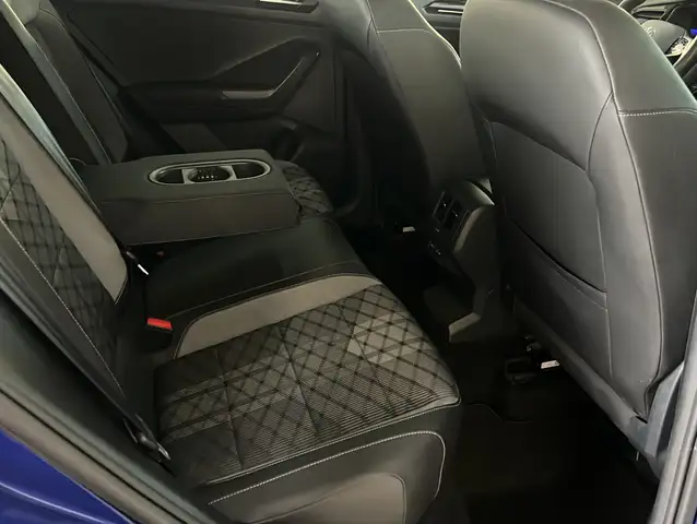 Volkswagen T-Roc view 21