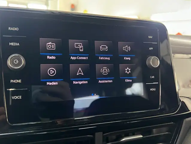 Volkswagen T-Roc view 14