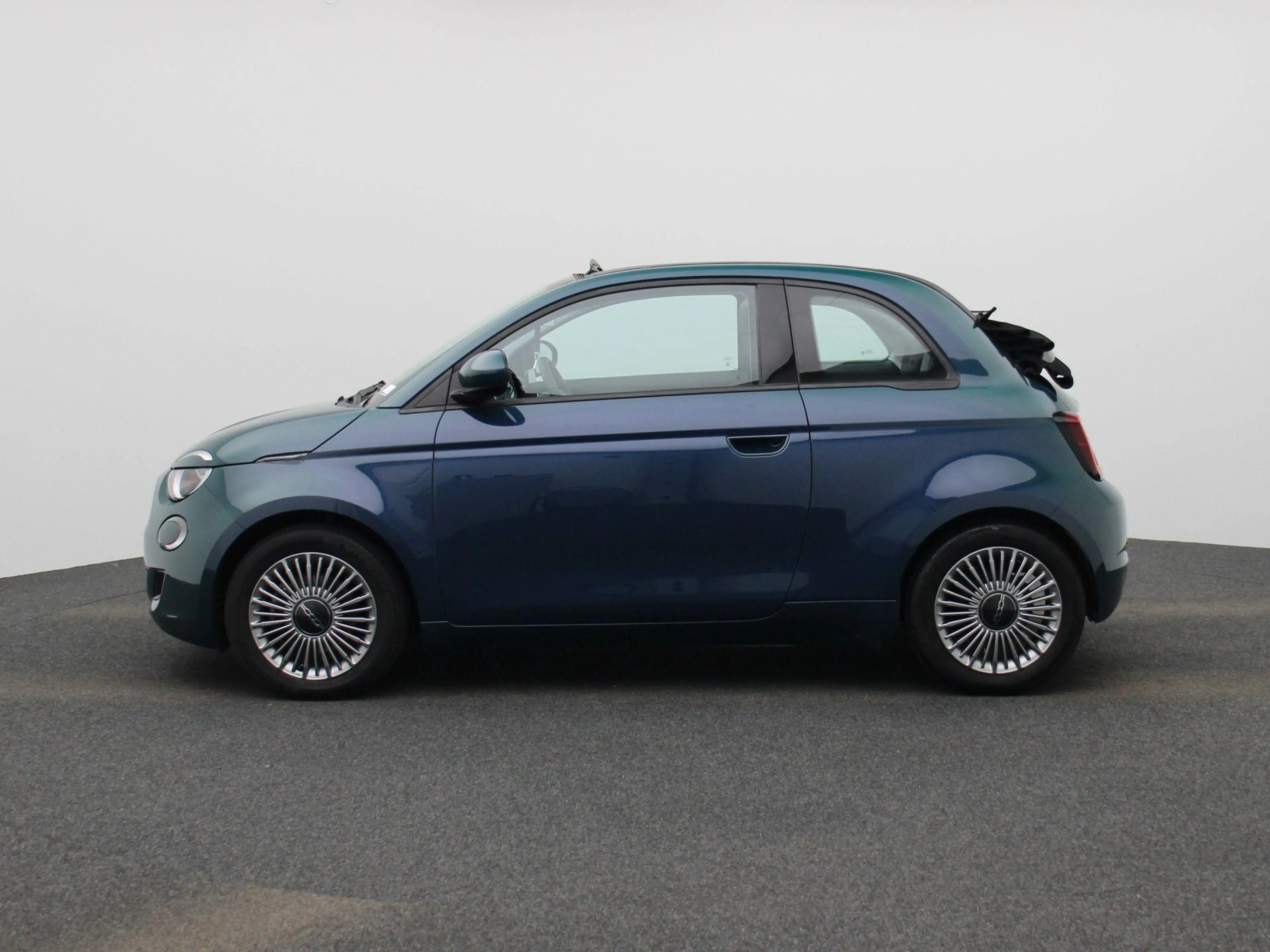 Fiat 500e C 500e 42 kWh Icon | SOH 94.5% | ACHTERUITRIJCAMER — photo 4