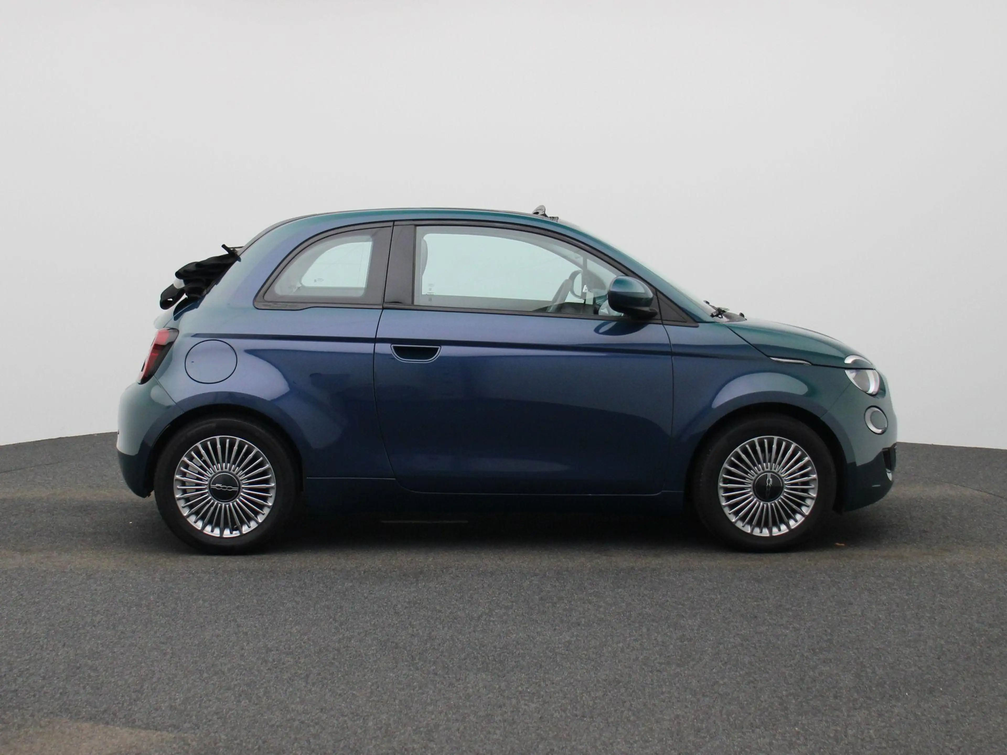 Fiat 500e C 500e 42 kWh Icon | SOH 94.5% | ACHTERUITRIJCAMER — photo 6