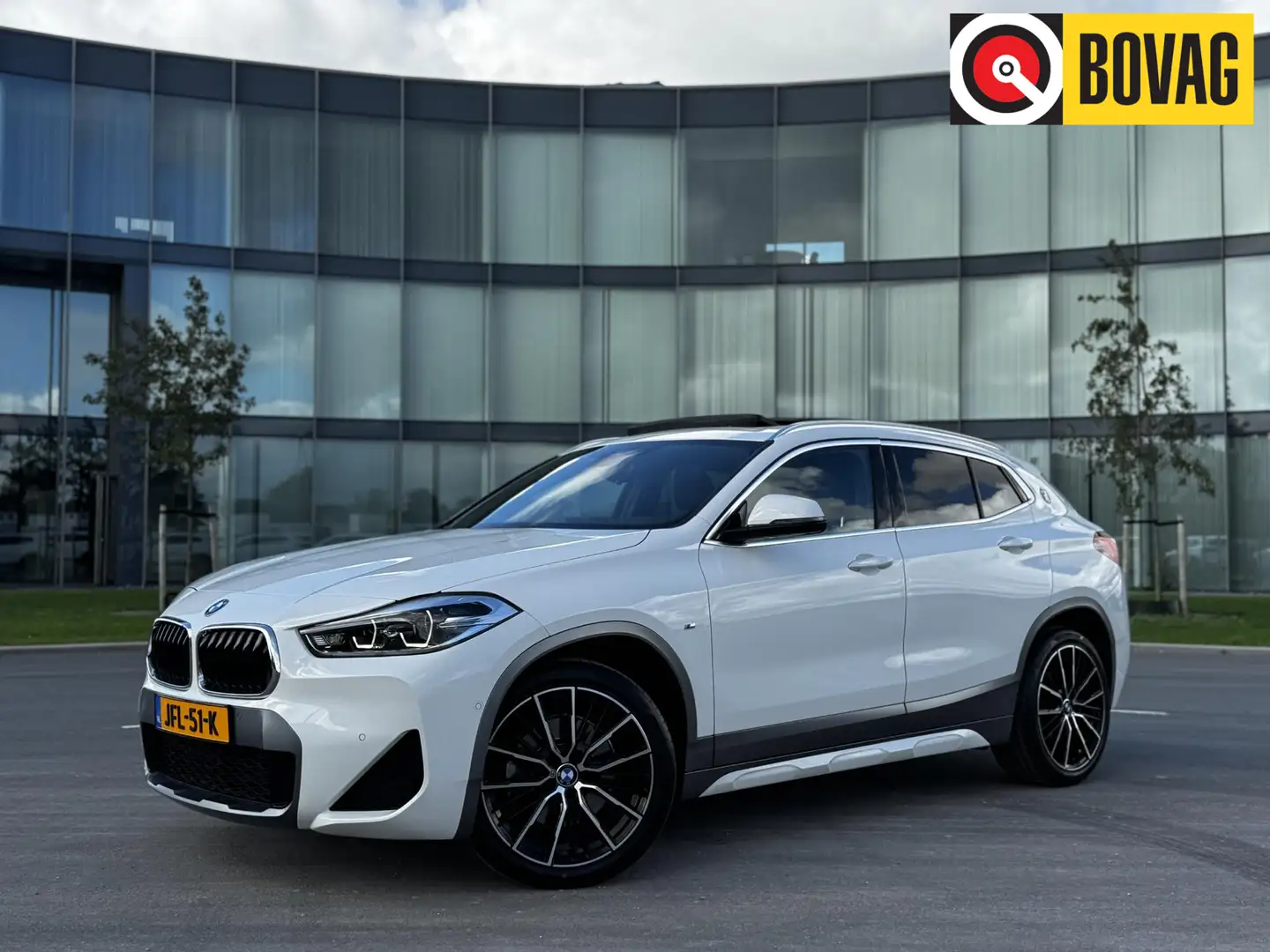 BMW X2 sDrive20i High Executive M-Sport, Pano Weiß - 1