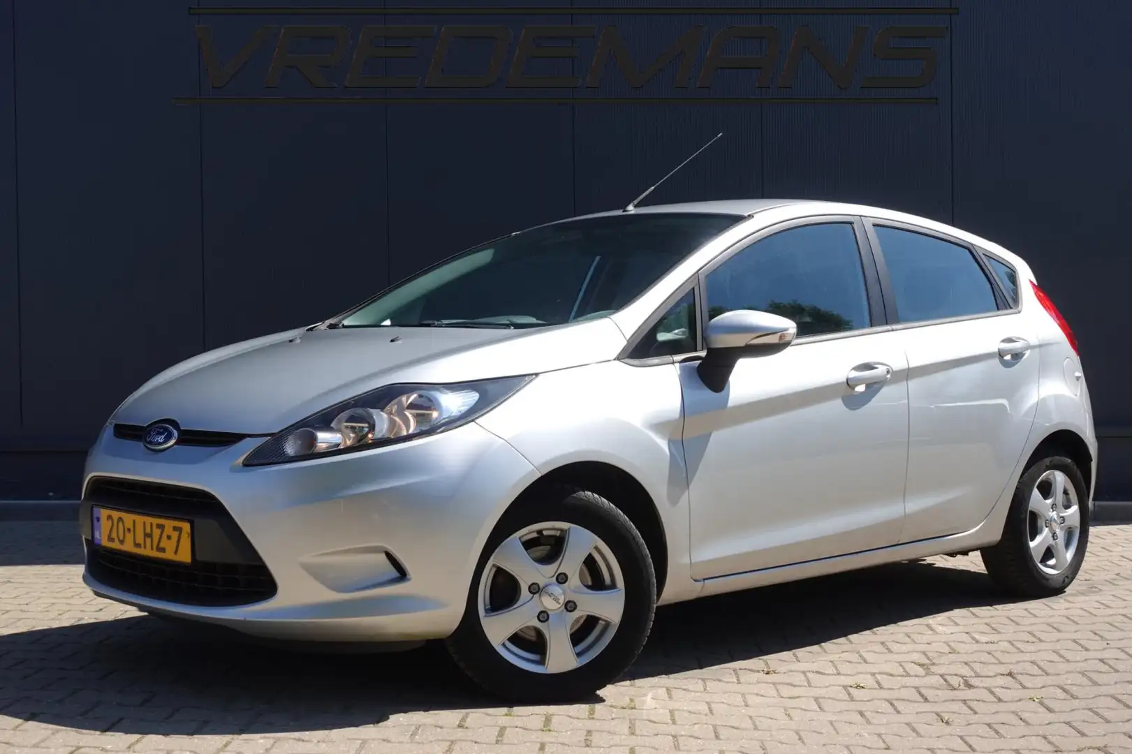 Ford Fiesta 1.25 Limited Grijs - 1