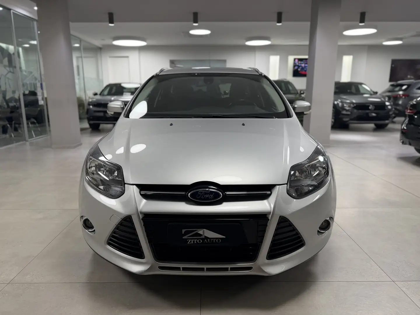 Ford Focus SW 2.0 tdci Plus 115cv powershift Silber - 2