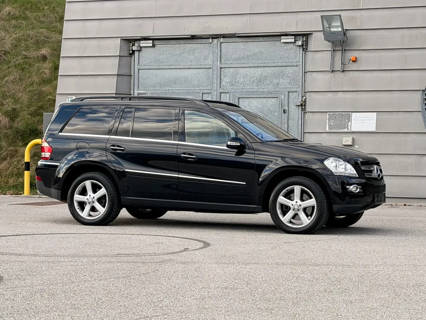 Mercedes-Benz GL 500 GL 500 4Matic / 7 Sitzer / Leder / TV / Pano ... Schwarz - 2