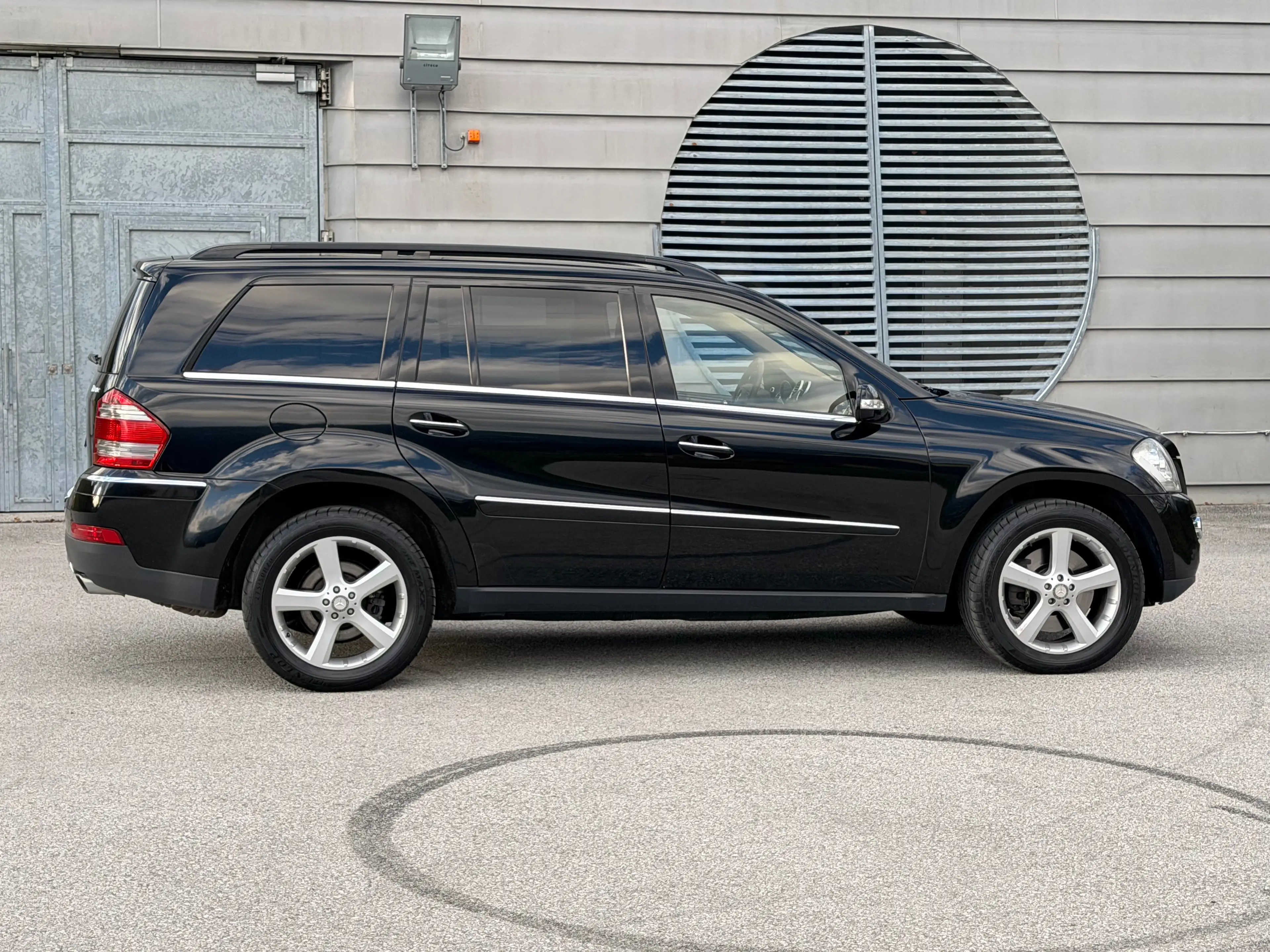 Mercedes-Benz GL 500 GL 500 4Matic / 7 Sitzer / Leder / TV / Pano ... — photo 15