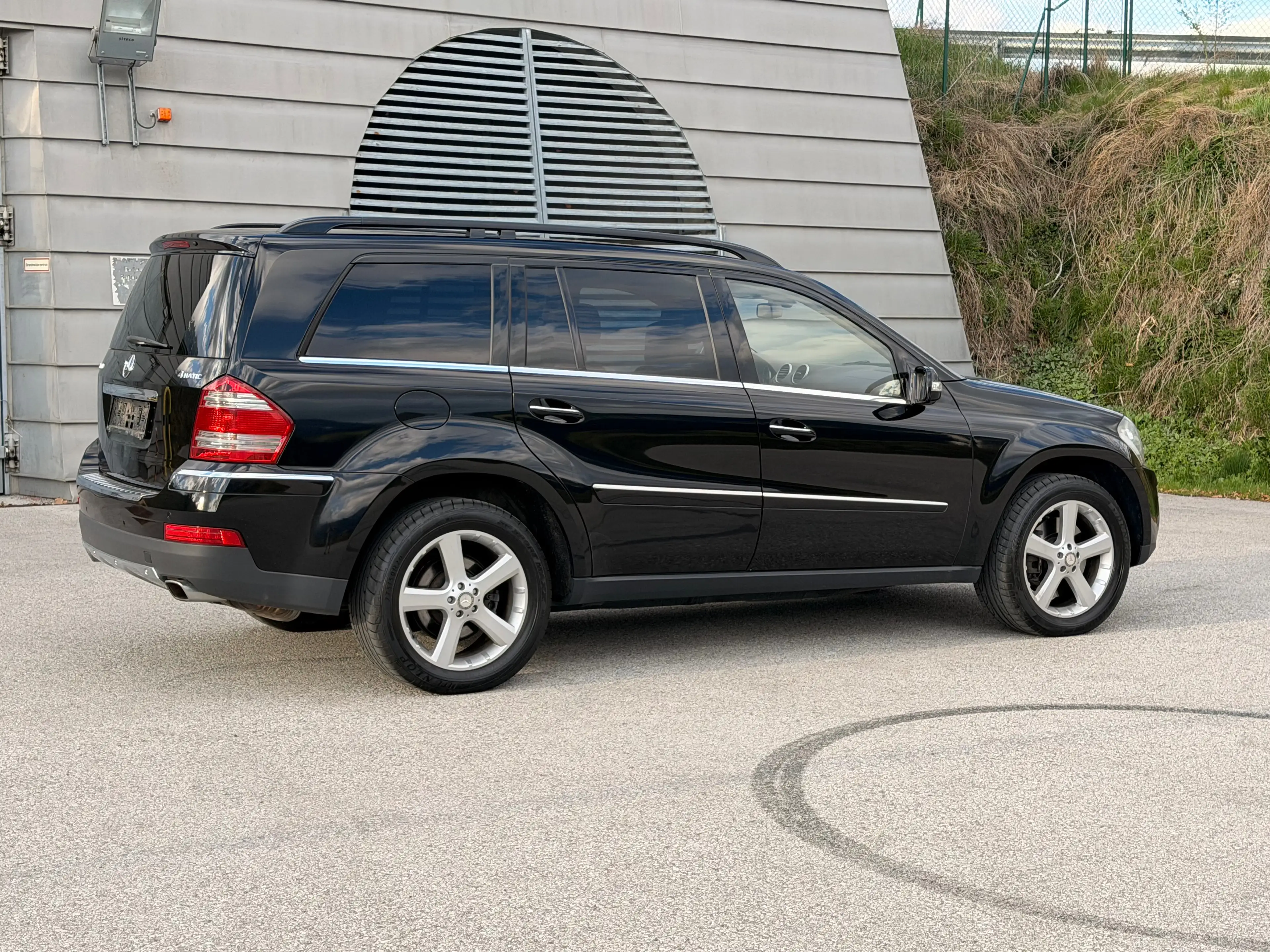 Mercedes-Benz GL 500 GL 500 4Matic / 7 Sitzer / Leder / TV / Pano ... — photo 14