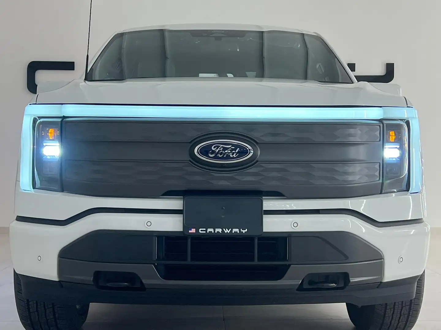 Ford F 150 LIGHTNING Lariat STD Wit - 2