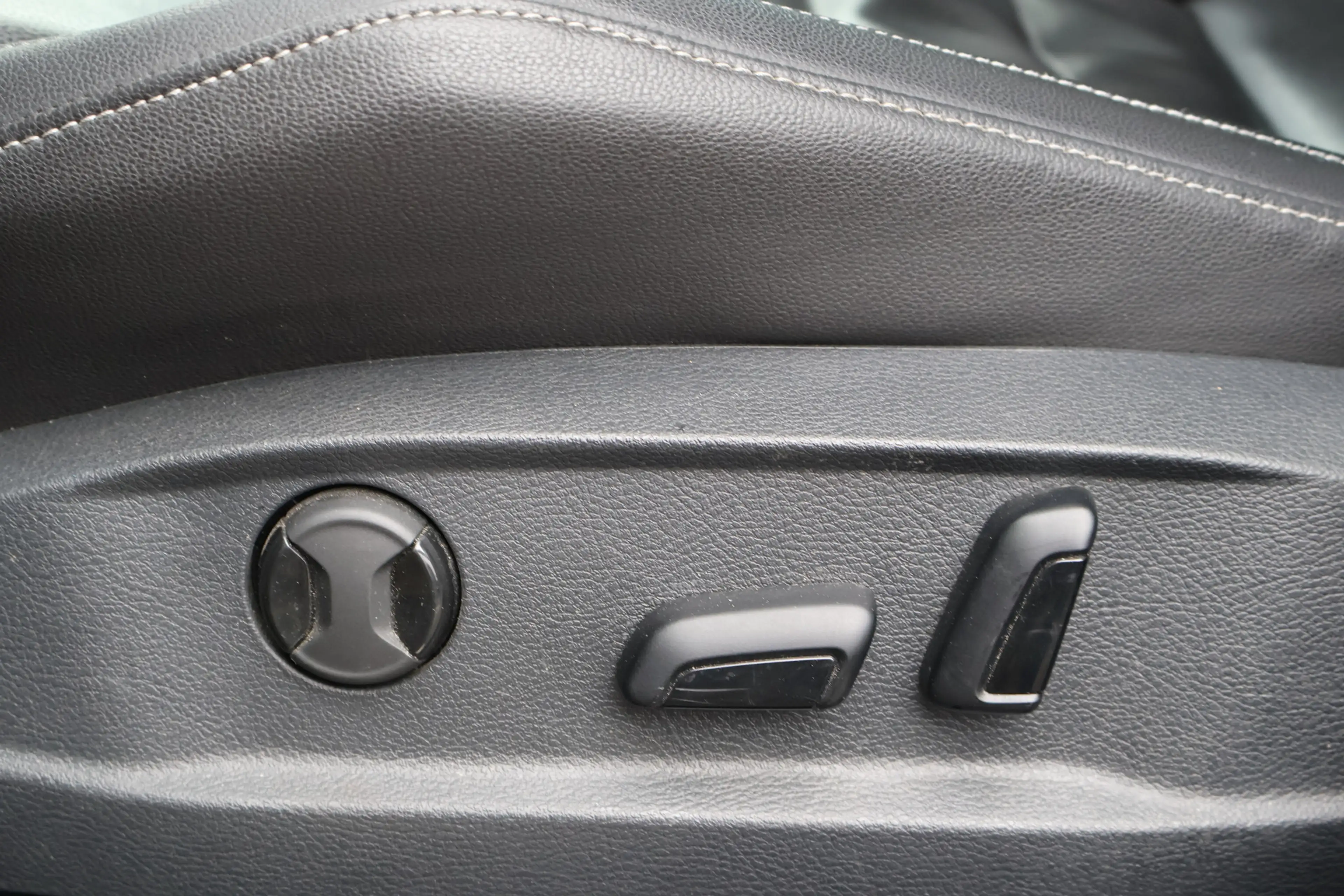 Volkswagen Golf GTD 2.0 TDI 184PK / Vol leder / Dynaudio / Clima / Ada — photo 32