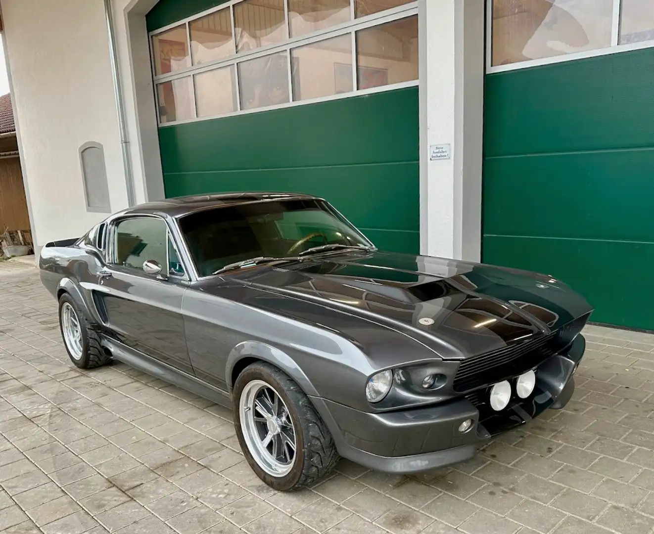 Ford Mustang Coupé in Grau gebraucht in Garching bei München für € 144.980,-