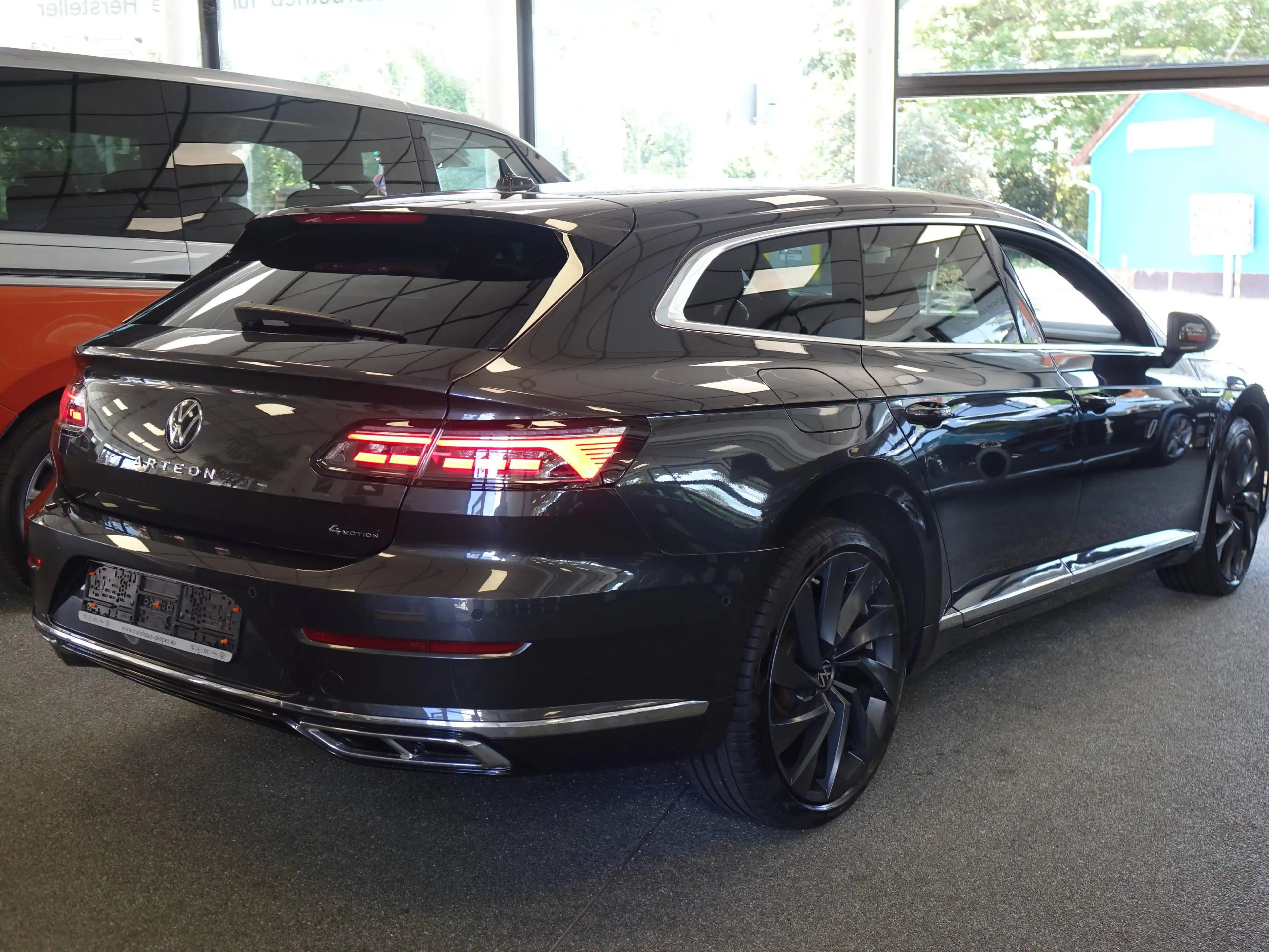 Volkswagen Arteon R-Line 4Motion Shooting Brake+STHZ+H/K+Travel Assist+Carbon+ — photo 4