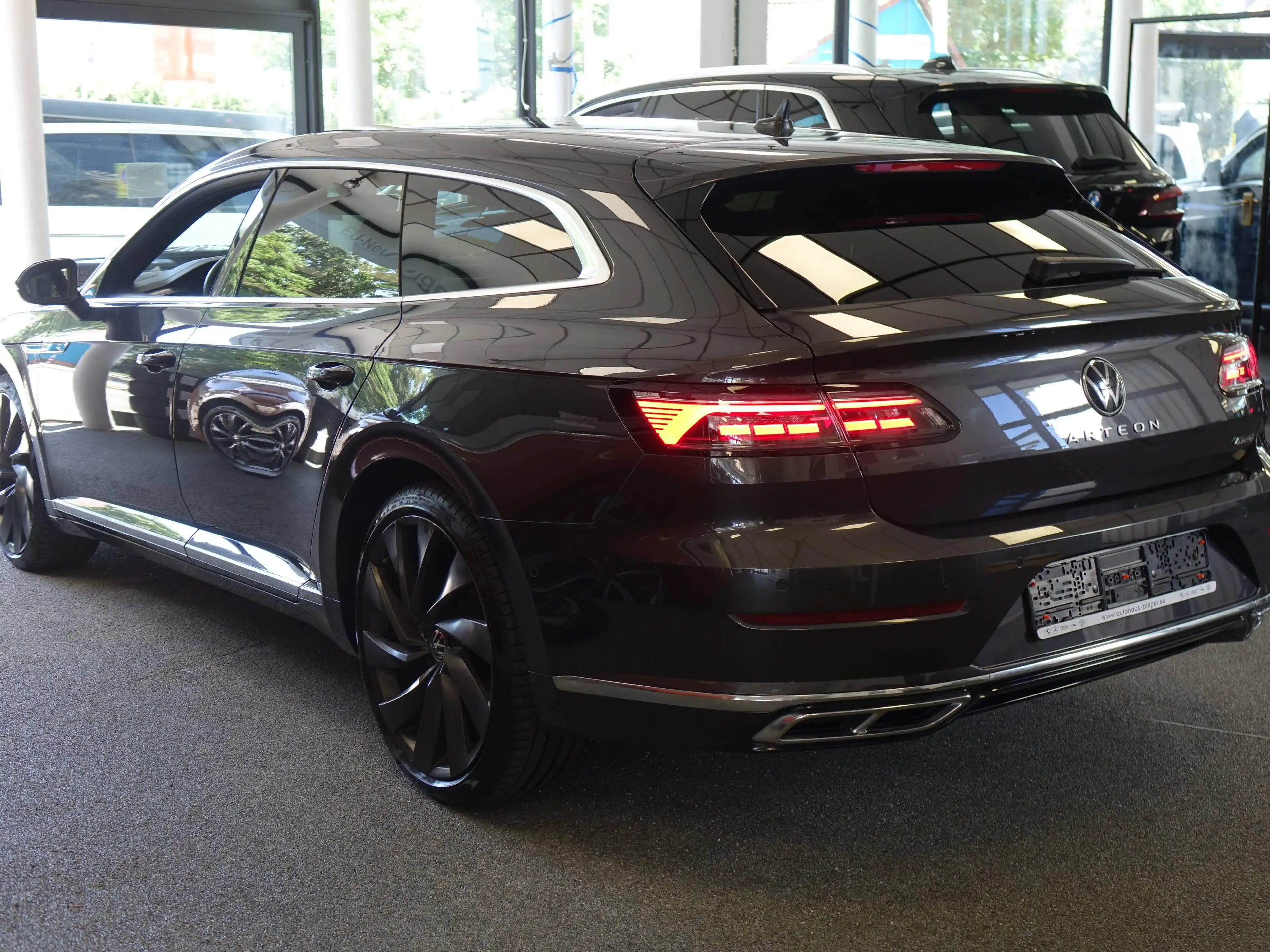 Volkswagen Arteon R-Line 4Motion Shooting Brake+STHZ+H/K+Travel Assist+Carbon+ — photo 3