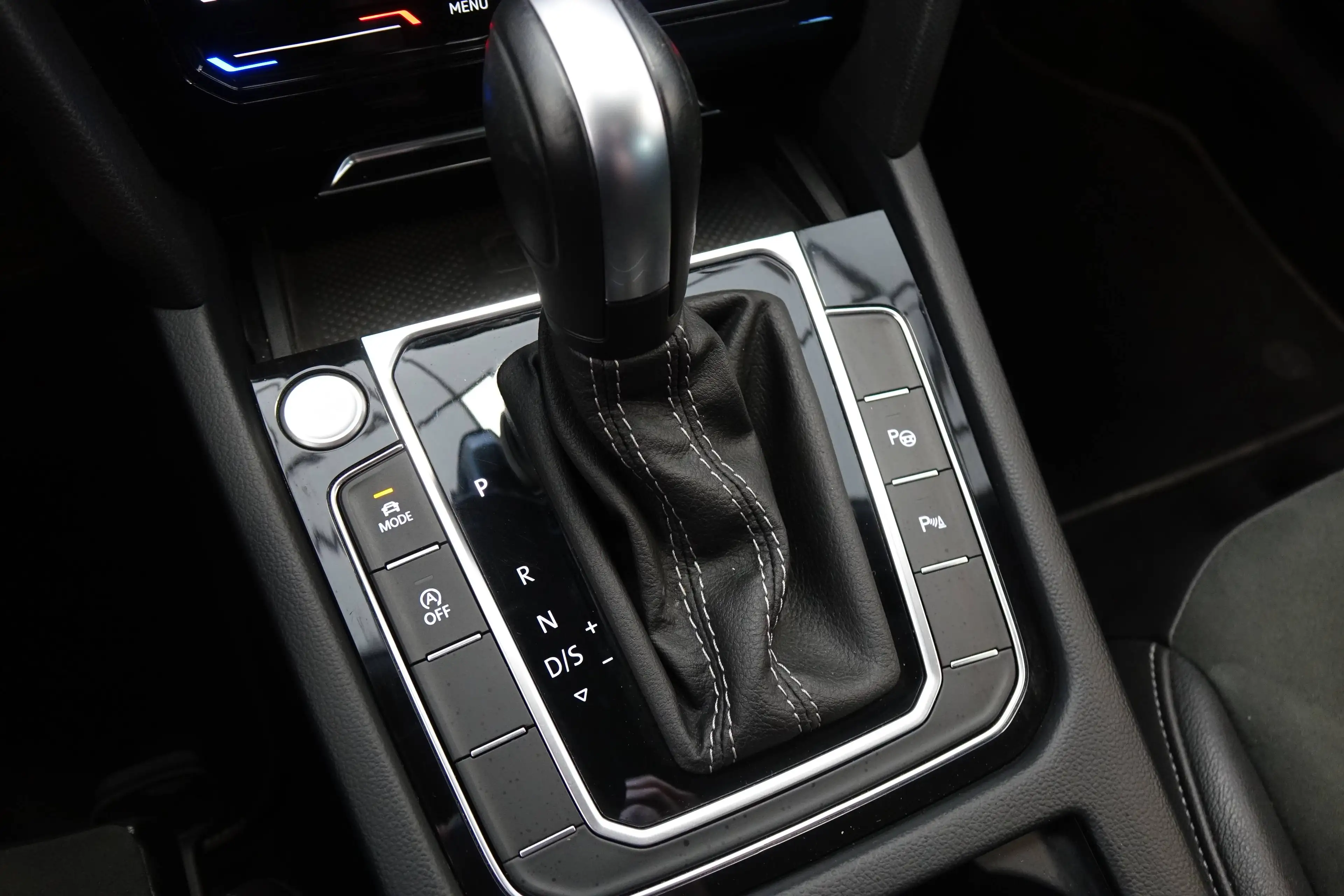 Volkswagen Arteon R-Line 4Motion Shooting Brake+STHZ+H/K+Travel Assist+Carbon+ — photo 11