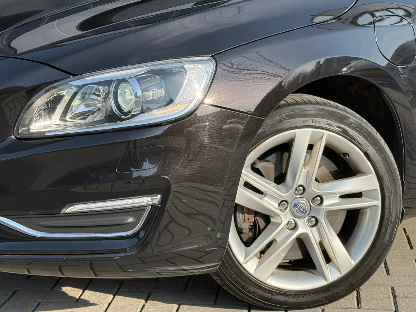 Volvo V60 2.4 D6 AWD Plug-In Hybrid Summum / Voll. Onderhoud Nero - 2