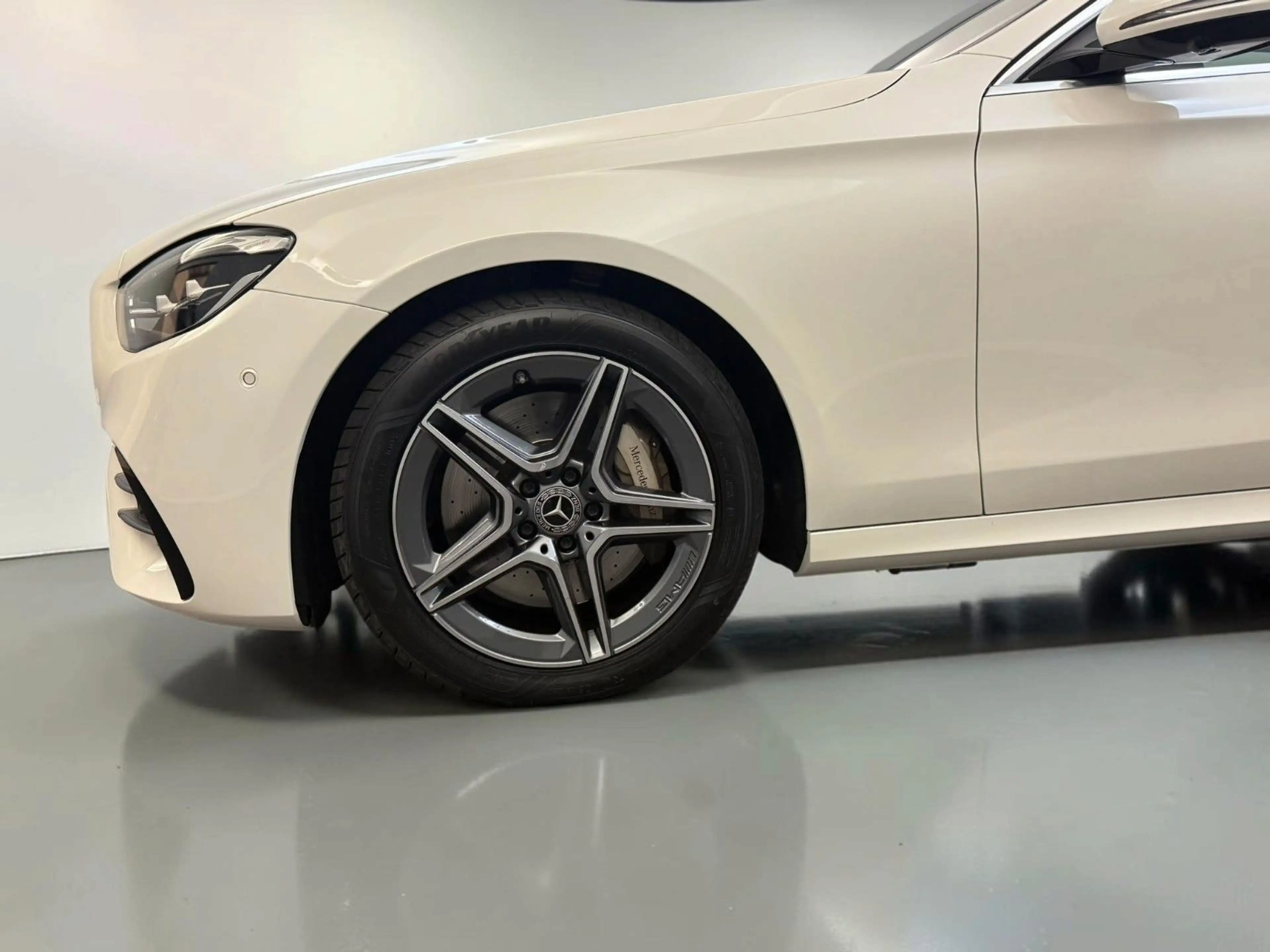 Mercedes-Benz E 400 d T 4M AMG Line PANO*ACC*BURM*HEAD*STHZ*360 — photo 4