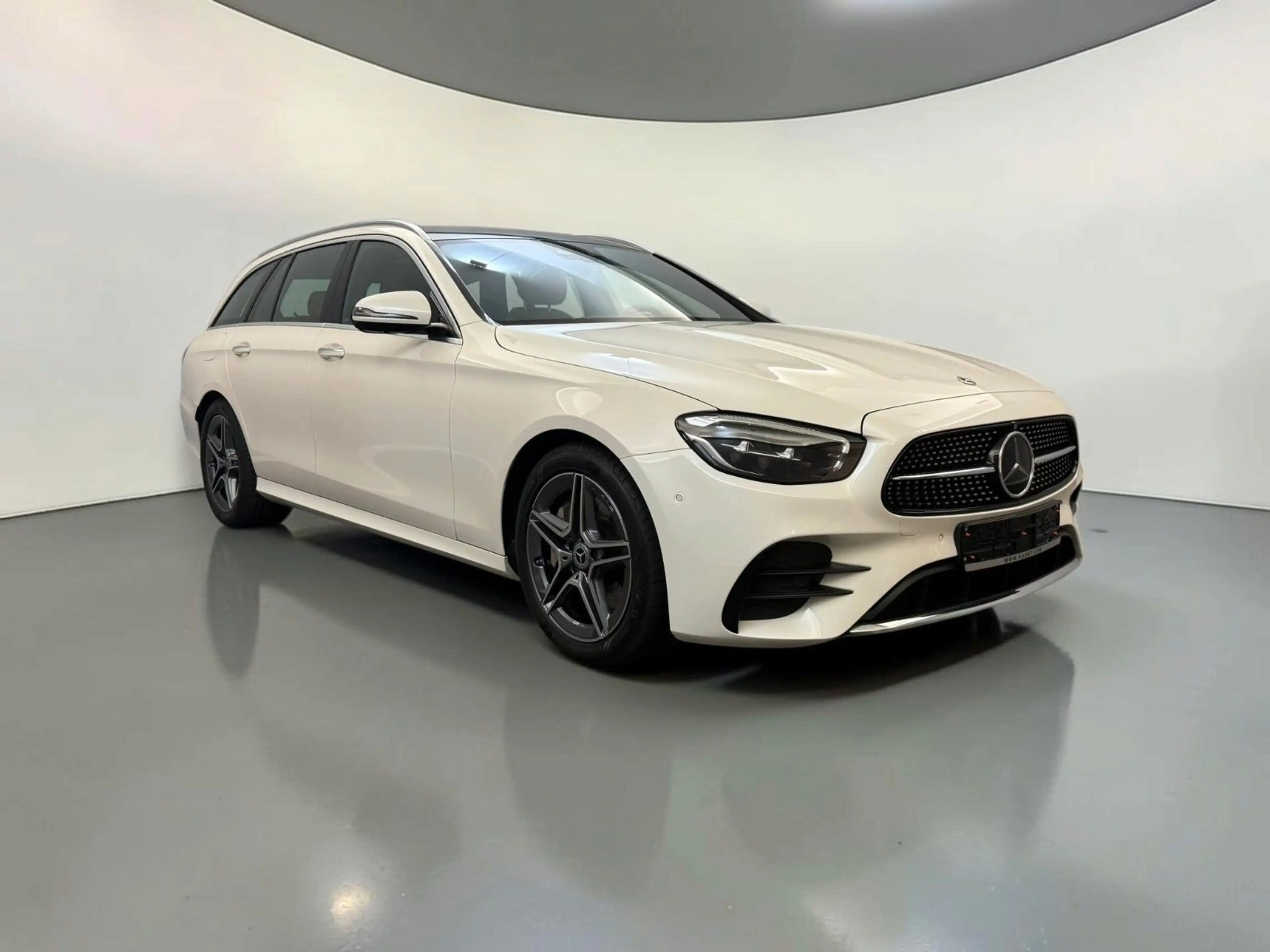 Mercedes-Benz E 400 d T 4M AMG Line PANO*ACC*BURM*HEAD*STHZ*360 — photo 3