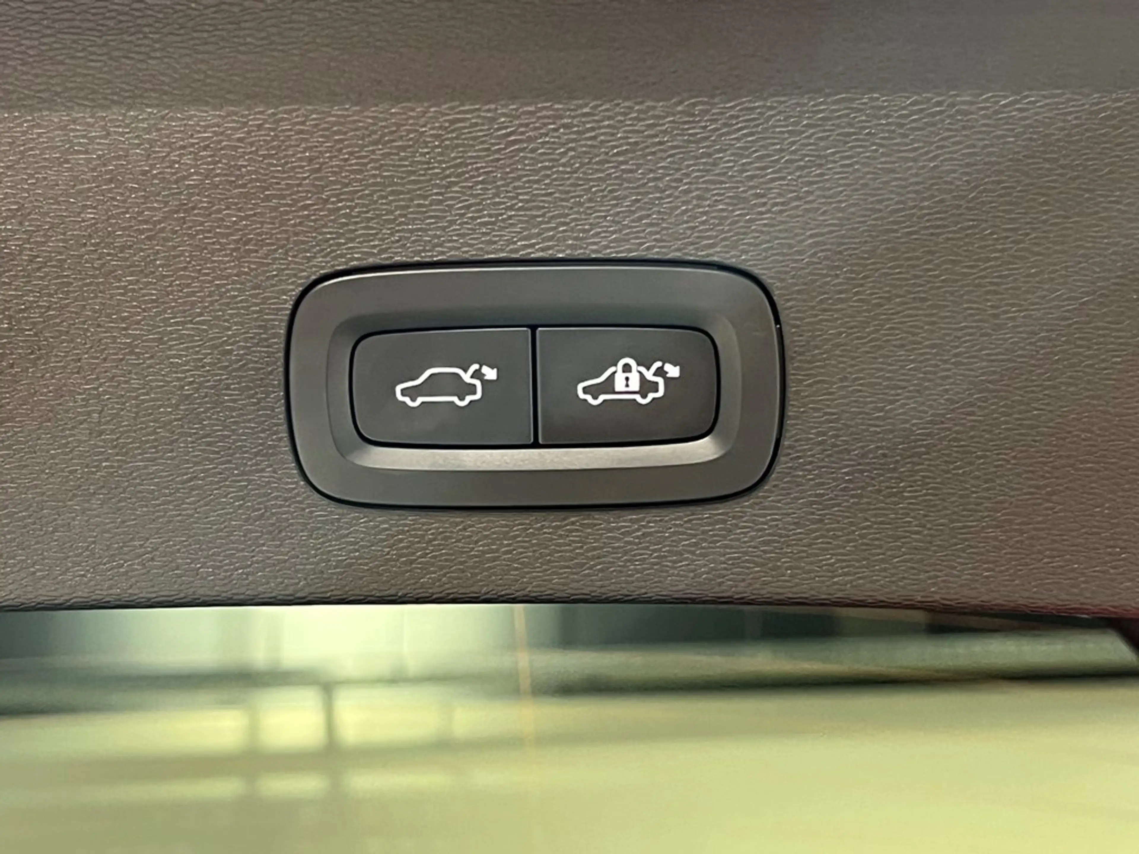 Volvo C40 Recharge Plus + electr trekhaak — photo 12