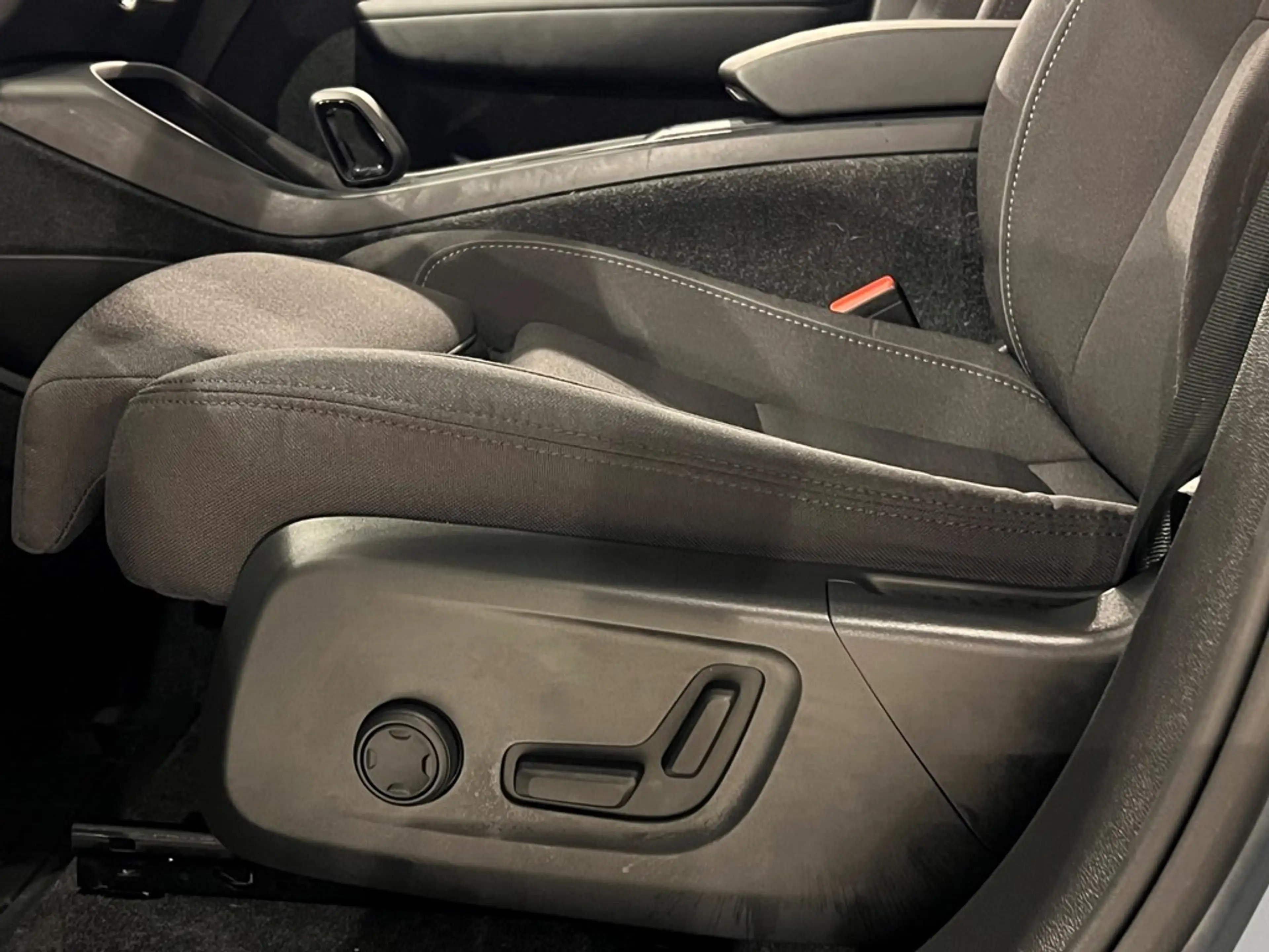 Volvo C40 Recharge Plus + electr trekhaak — photo 6