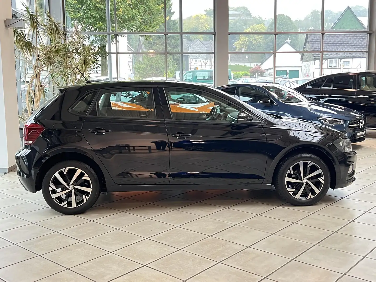 Volkswagen Polo Polo 1.0 Comfortline BT-FREISPR|BERGANFAHR|KLIMA Schwarz - 2