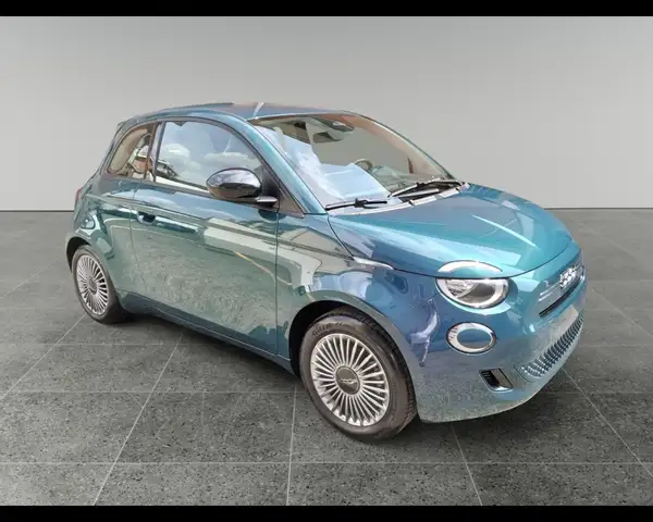 Fiat 500 view 3
