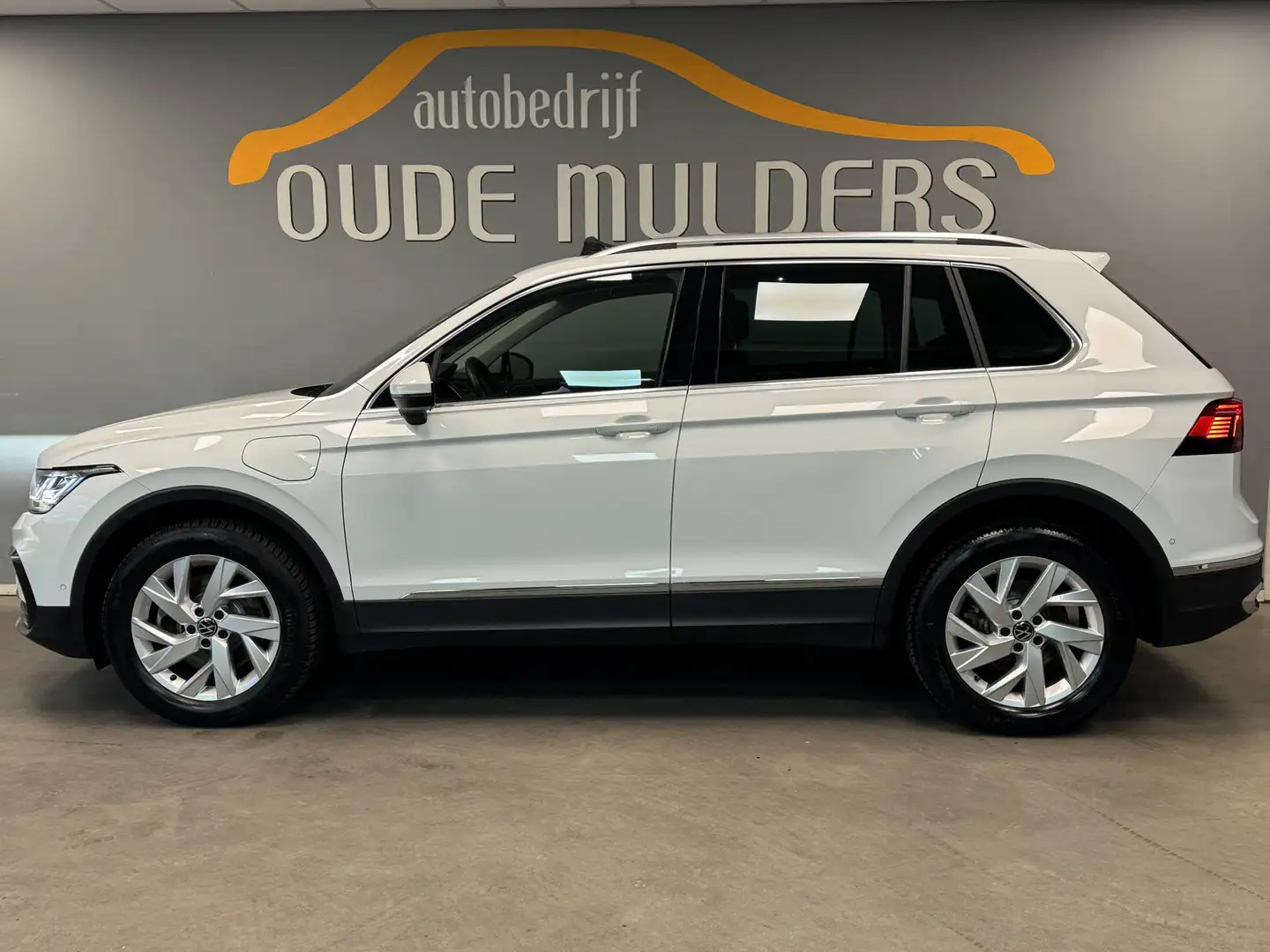 Volkswagen Tiguan 1.4 Leder/IQ Light/Panoramadak/Stoelverwarming Wit - 2
