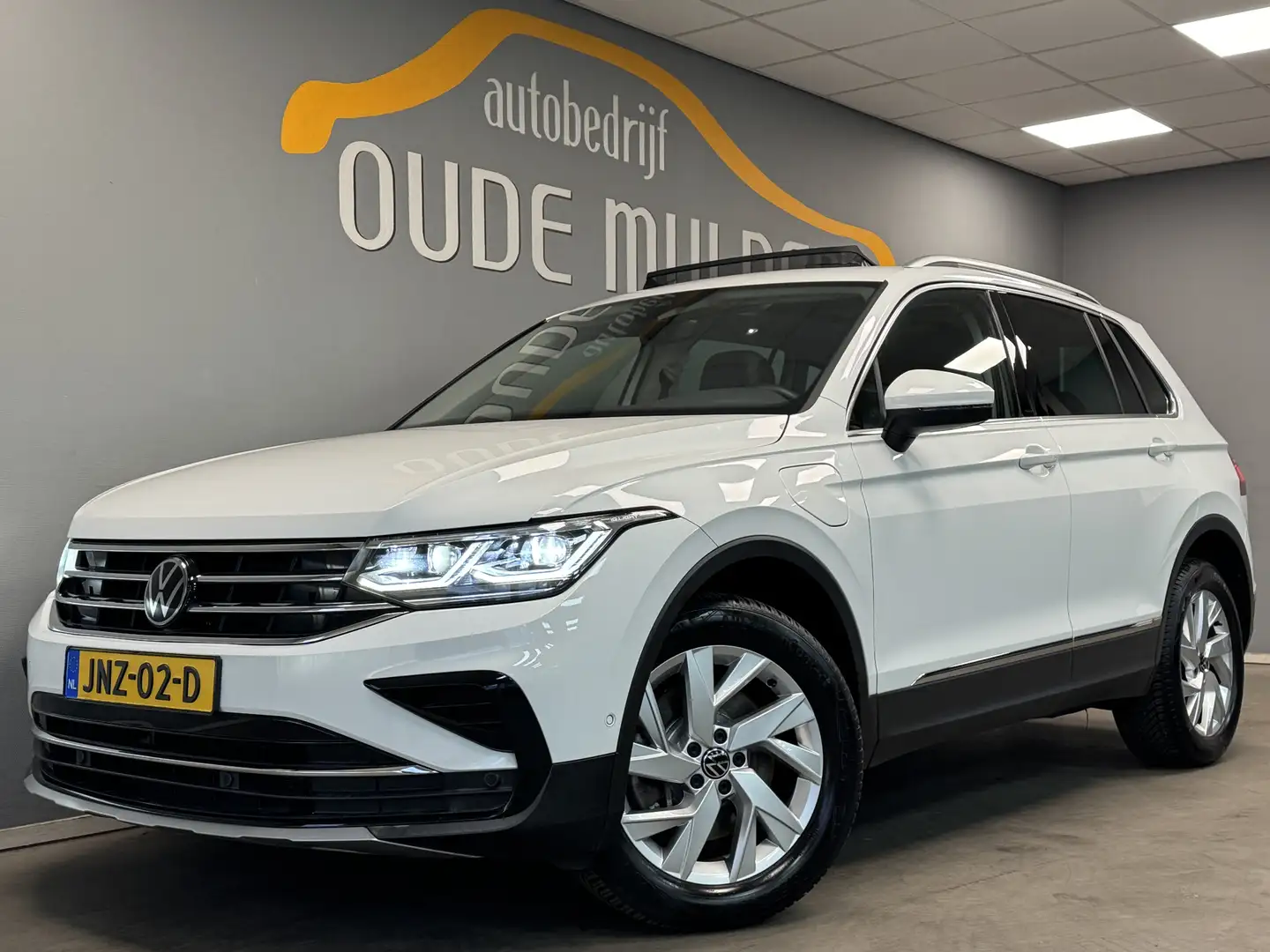 Volkswagen Tiguan 1.4 Leder/IQ Light/Panoramadak/Stoelverwarming Wit - 1