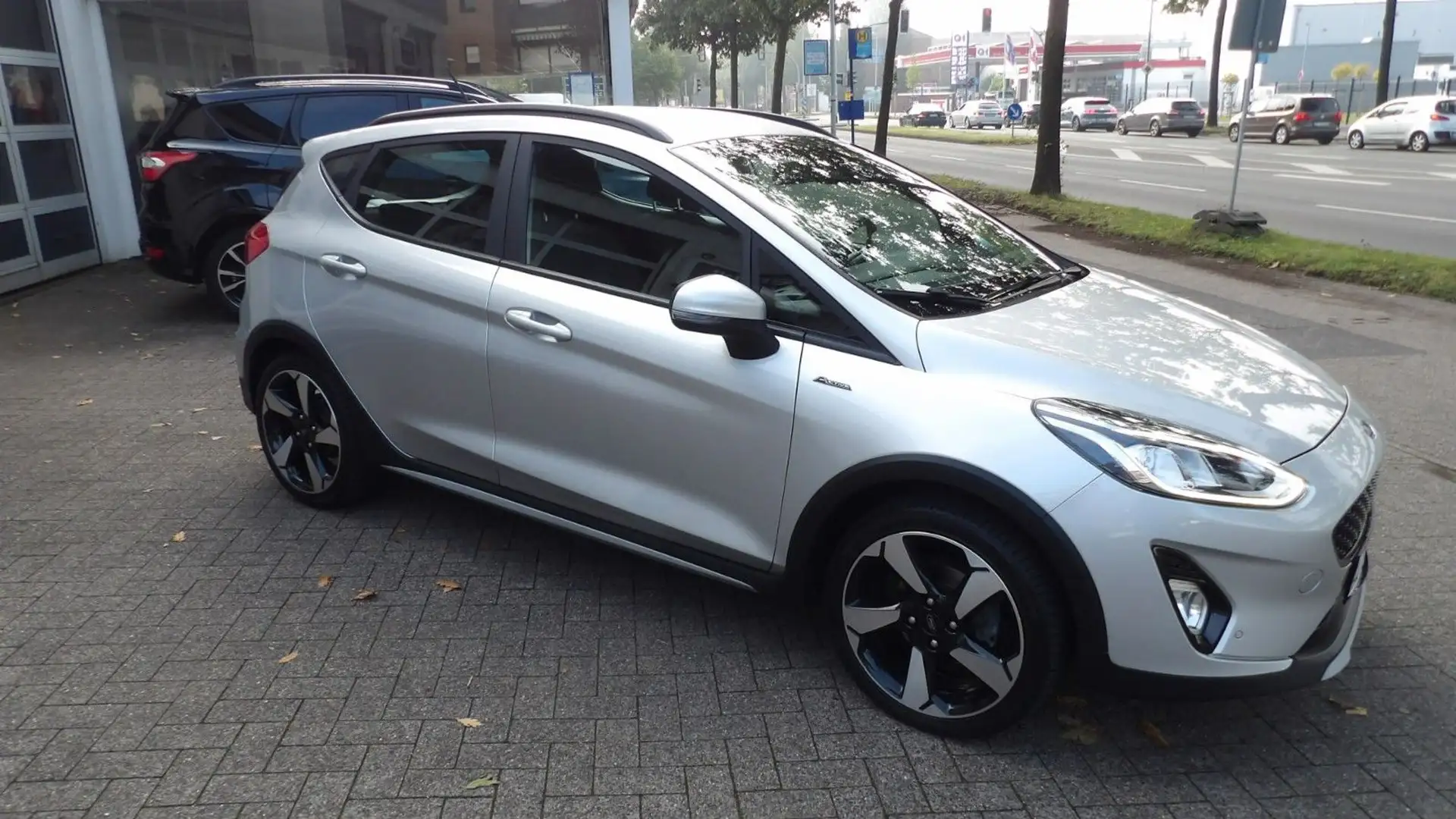 Ford Fiesta Active X*NAVI*GRA*PDC*SHZ*DAB* Silber - 2