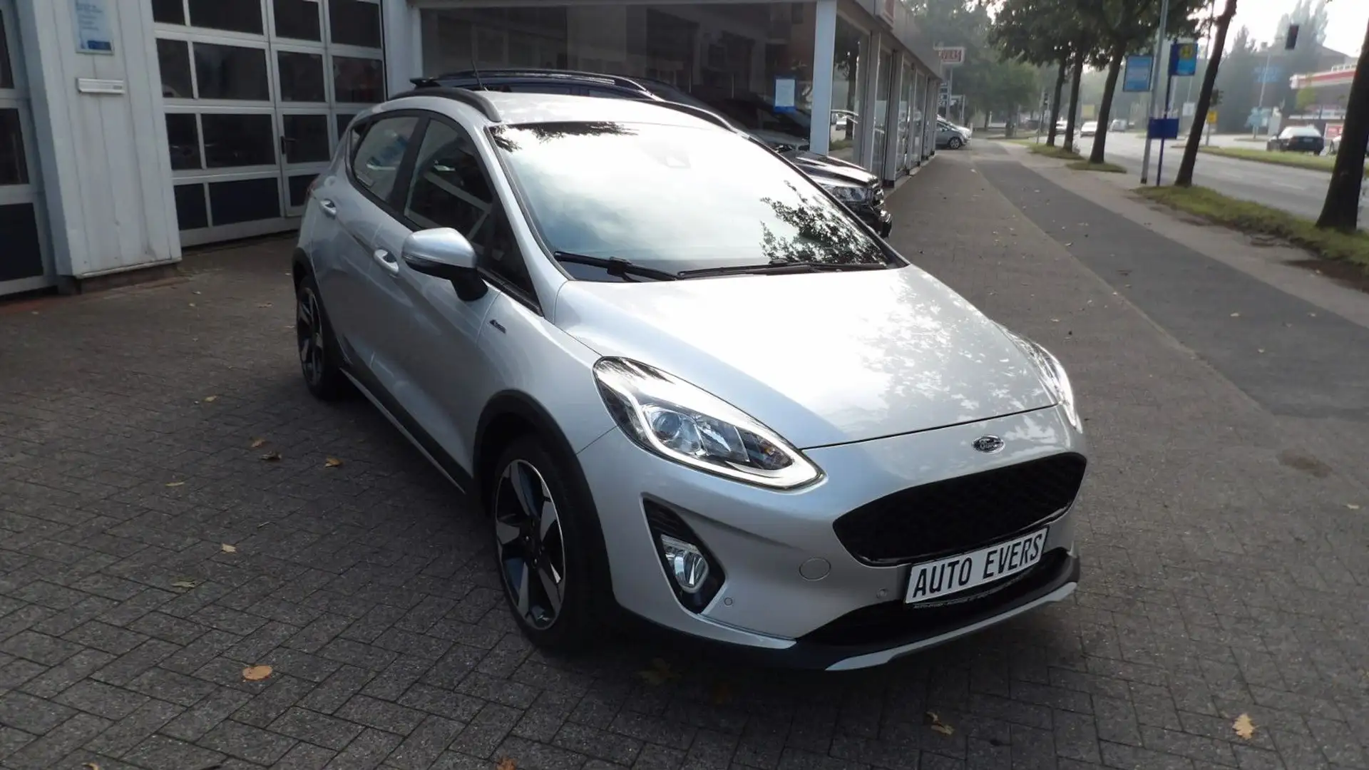 Ford Fiesta Active X*NAVI*GRA*PDC*SHZ*DAB* Silber - 1