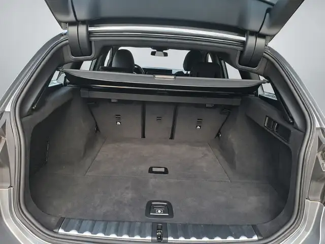 BMW 3 Series view 12