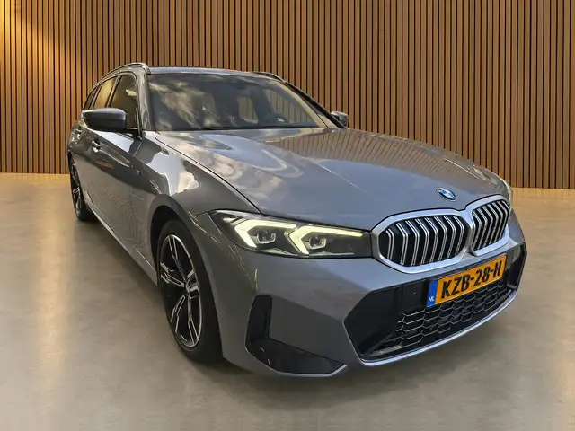 BMW 3 Series view 4