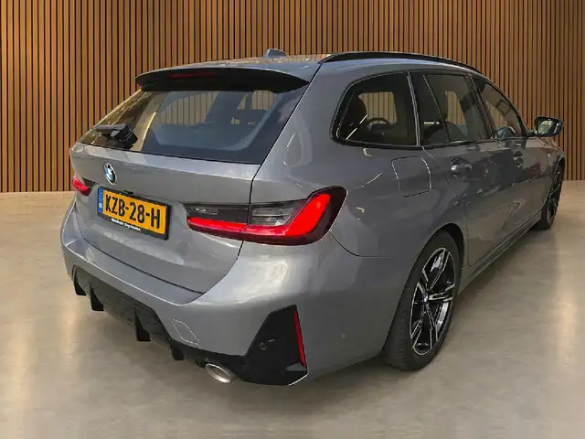 BMW 3 Series view 5