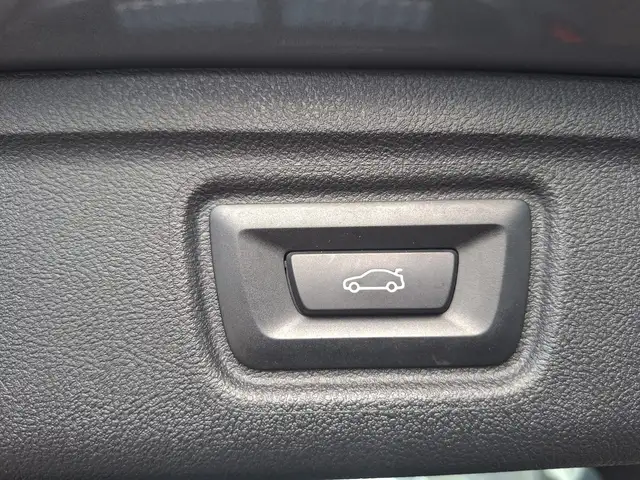 BMW 3 Series view 13