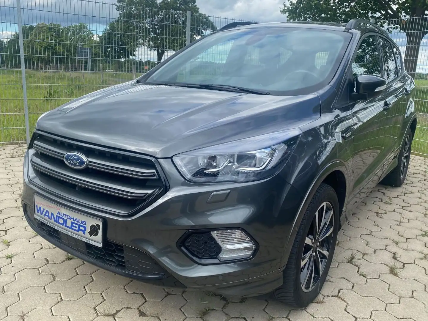 Ford Kuga ST-Line, AHK,GJR, Navi, Kamera Grijs - 1