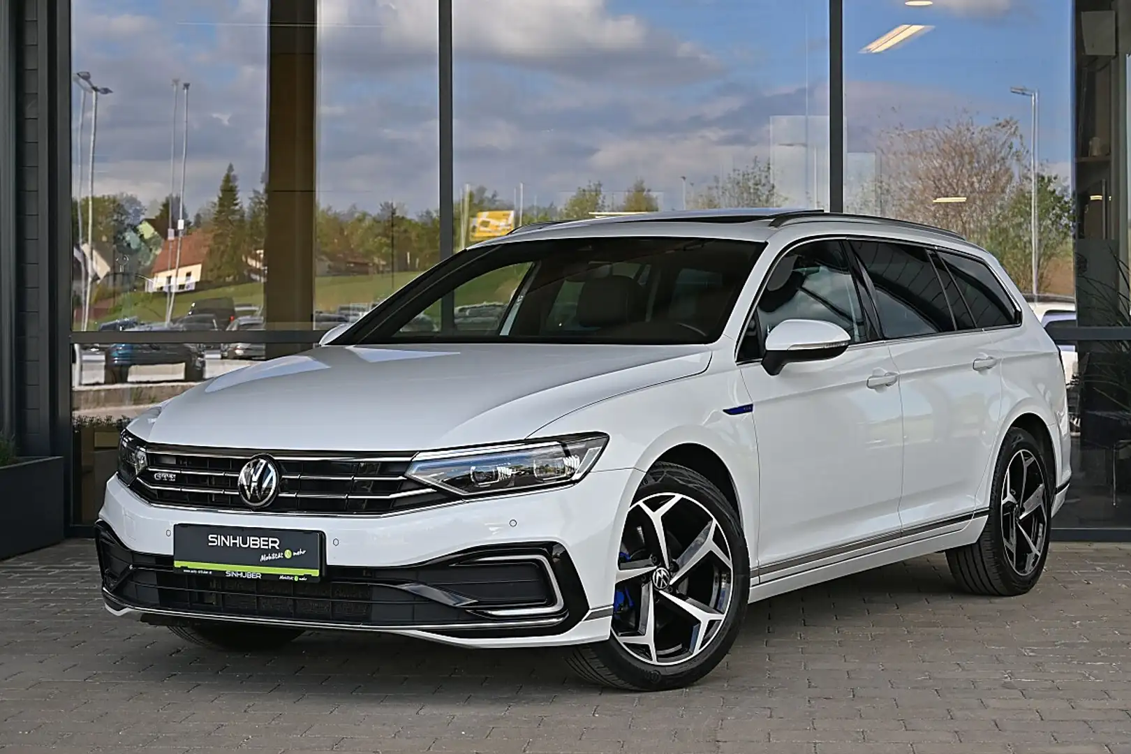 Volkswagen Passat Variant GTE 1,4 TSI e-Hybrid GTE DSG ACC, iQMatrixLED, ... Weiß - 1