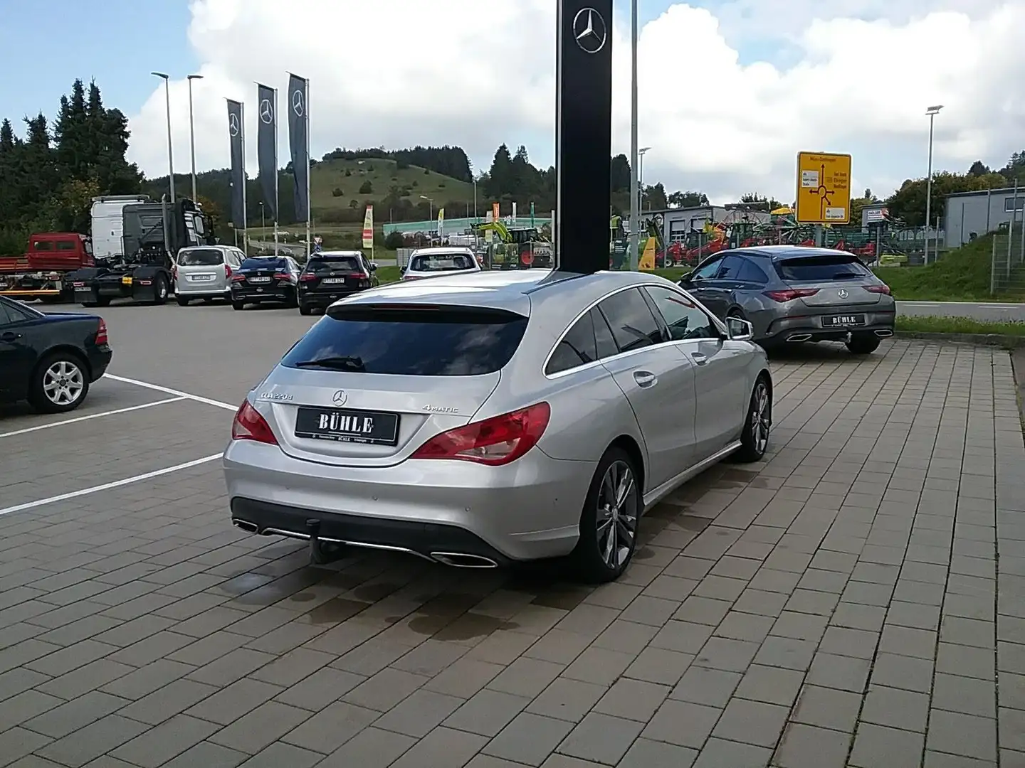 Mercedes-Benz CLA 220 D 4MATIC SHOOTING BRAKE+AHK+PANO+STANDHEIZ Argent - 2
