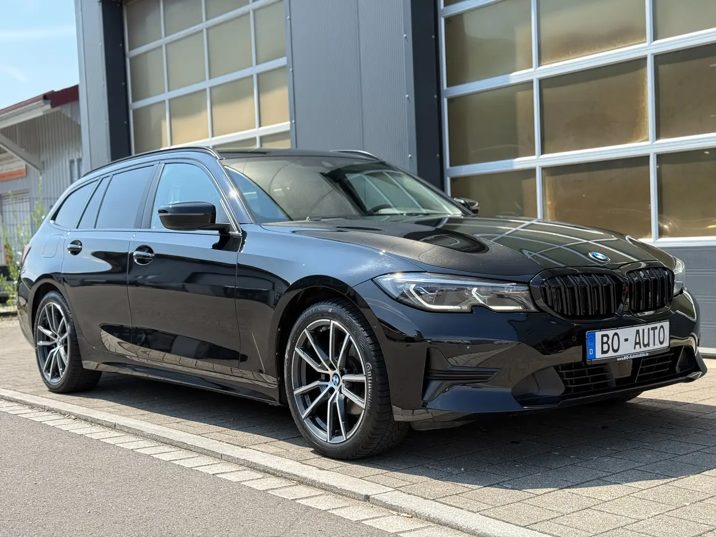 BMW 320 320 d LASER ACC Keyless AHK Virtual Kamera Navi+ Noir - 1