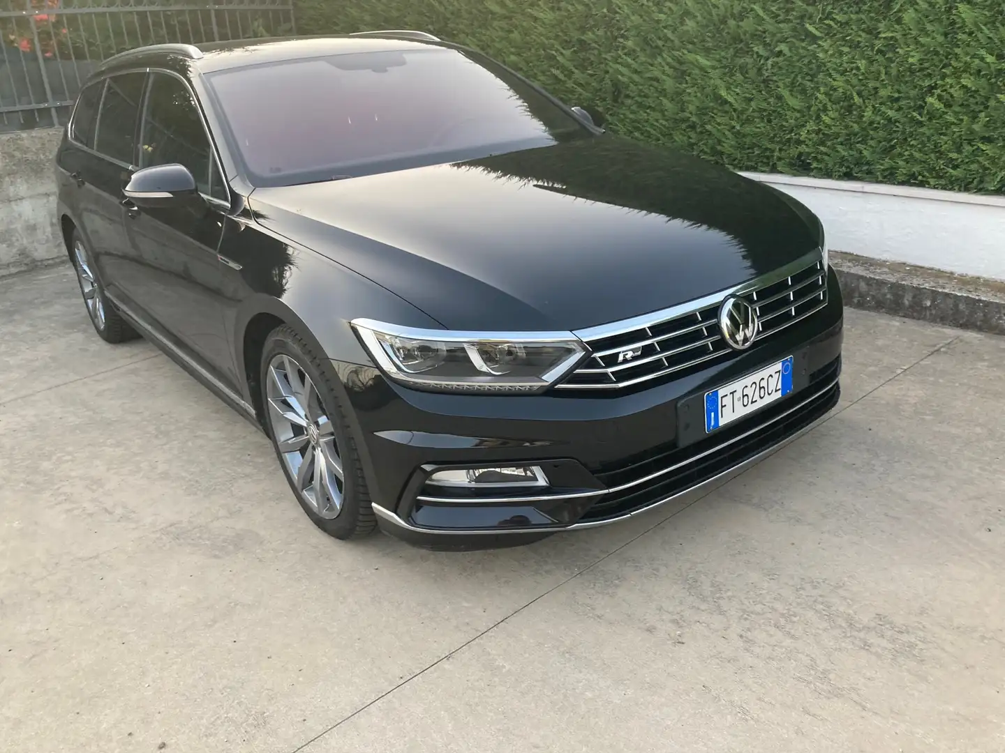 Volkswagen Passat Variant 2.0 tdi R.Line 4motion 190cv dsg Nero - 1
