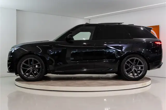 Land Rover Range Rover Sport view 2