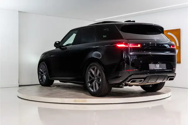 Land Rover Range Rover Sport view 3