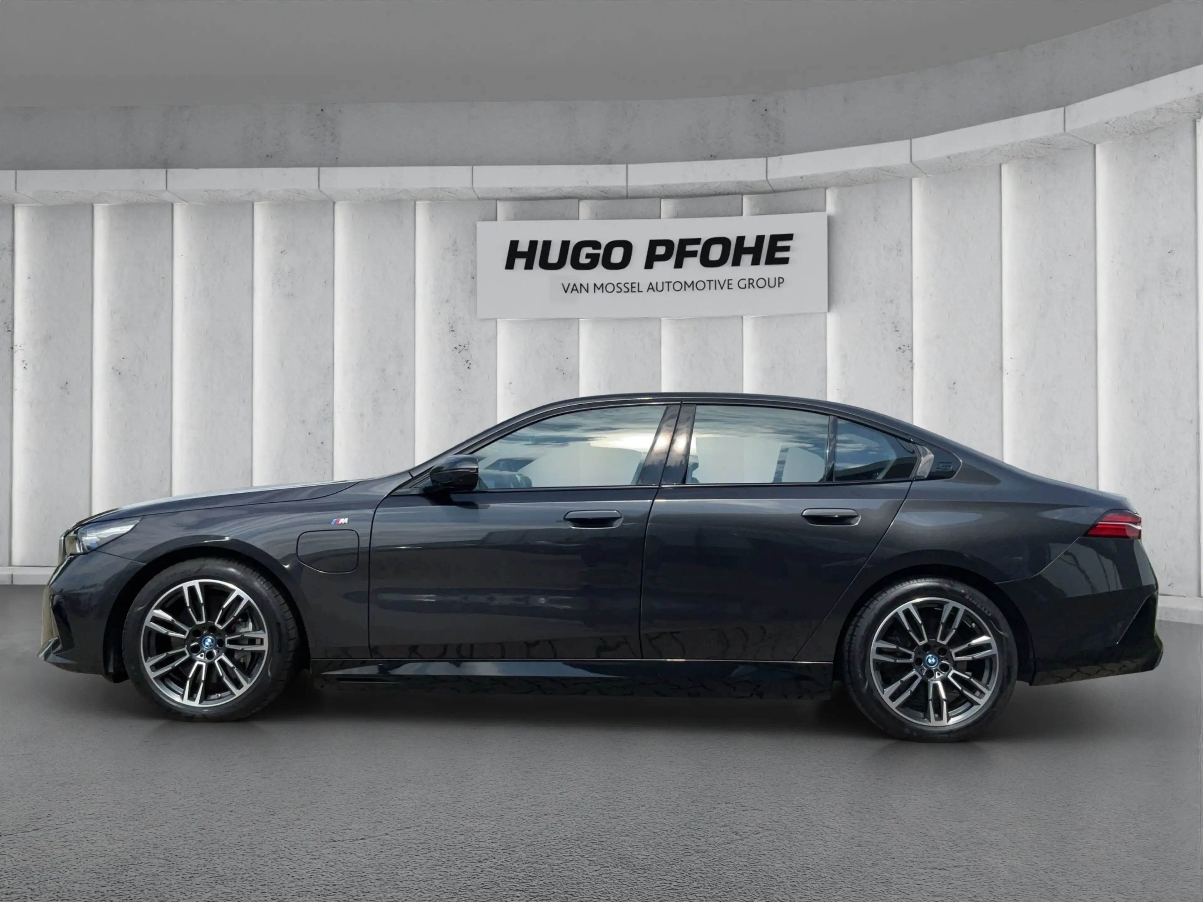 BMW 550 e neues Modell Batterie 100% — photo 2