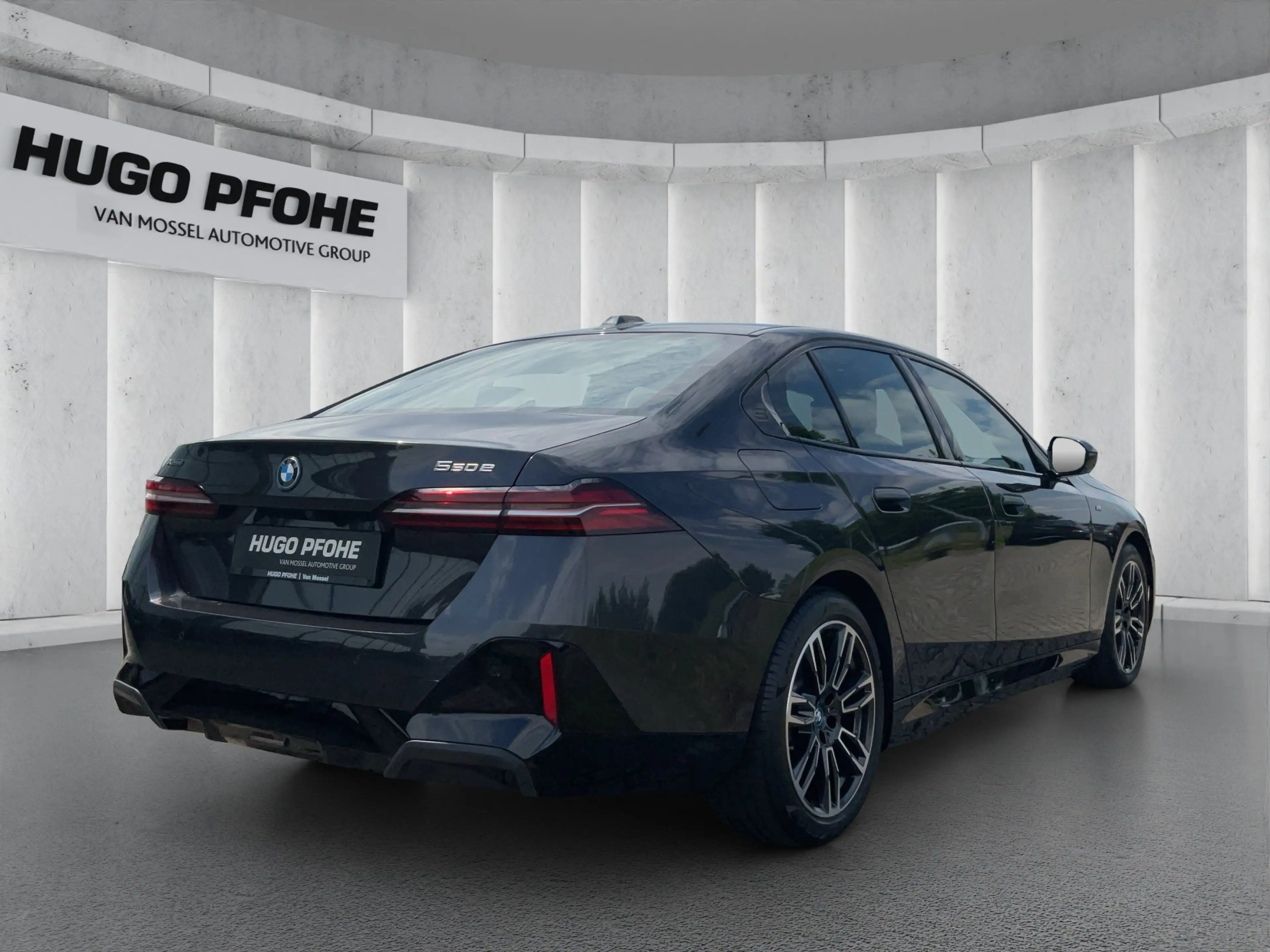 BMW 550 e neues Modell Batterie 100% — photo 5