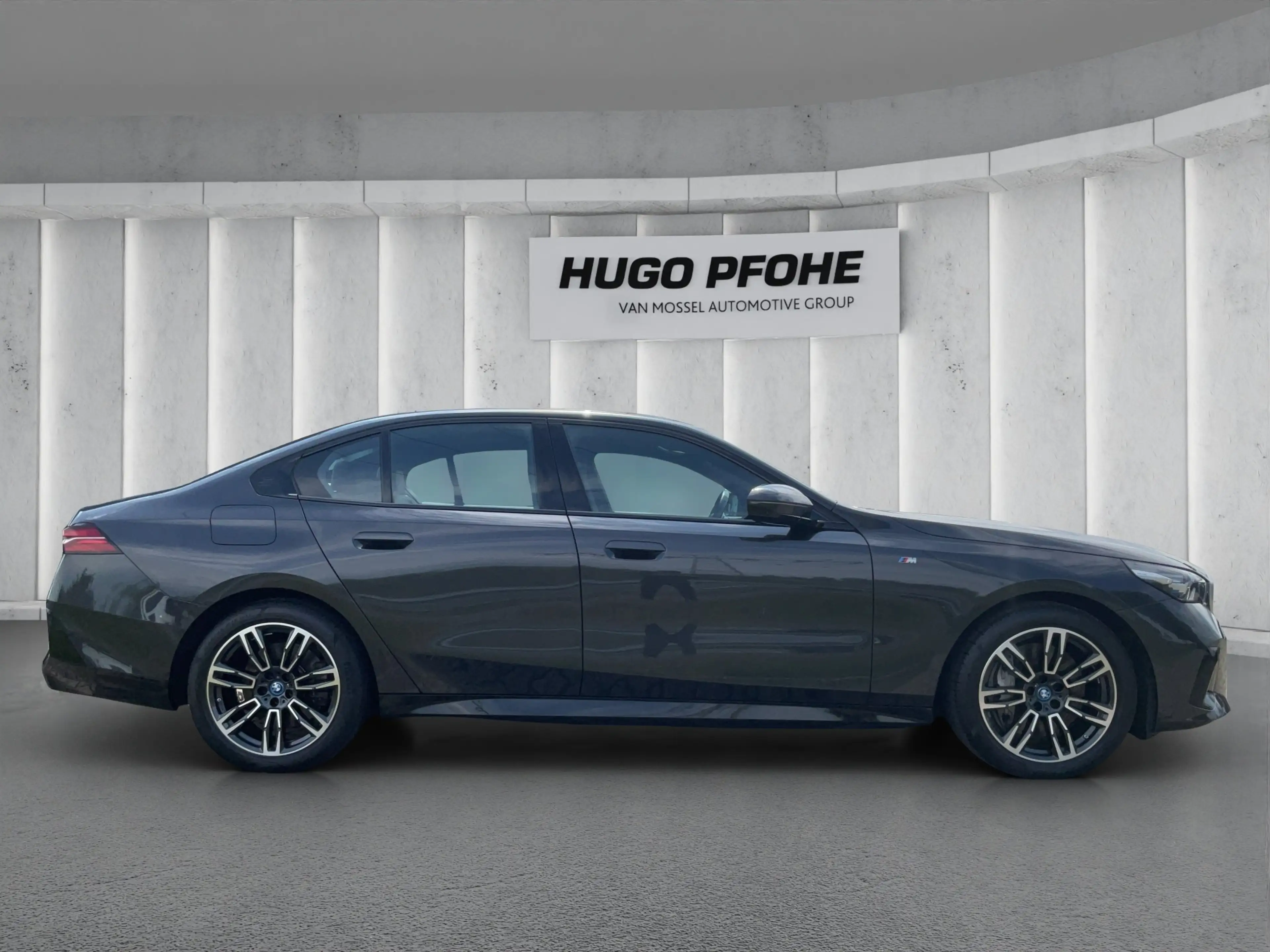 BMW 550 e neues Modell Batterie 100% — photo 6