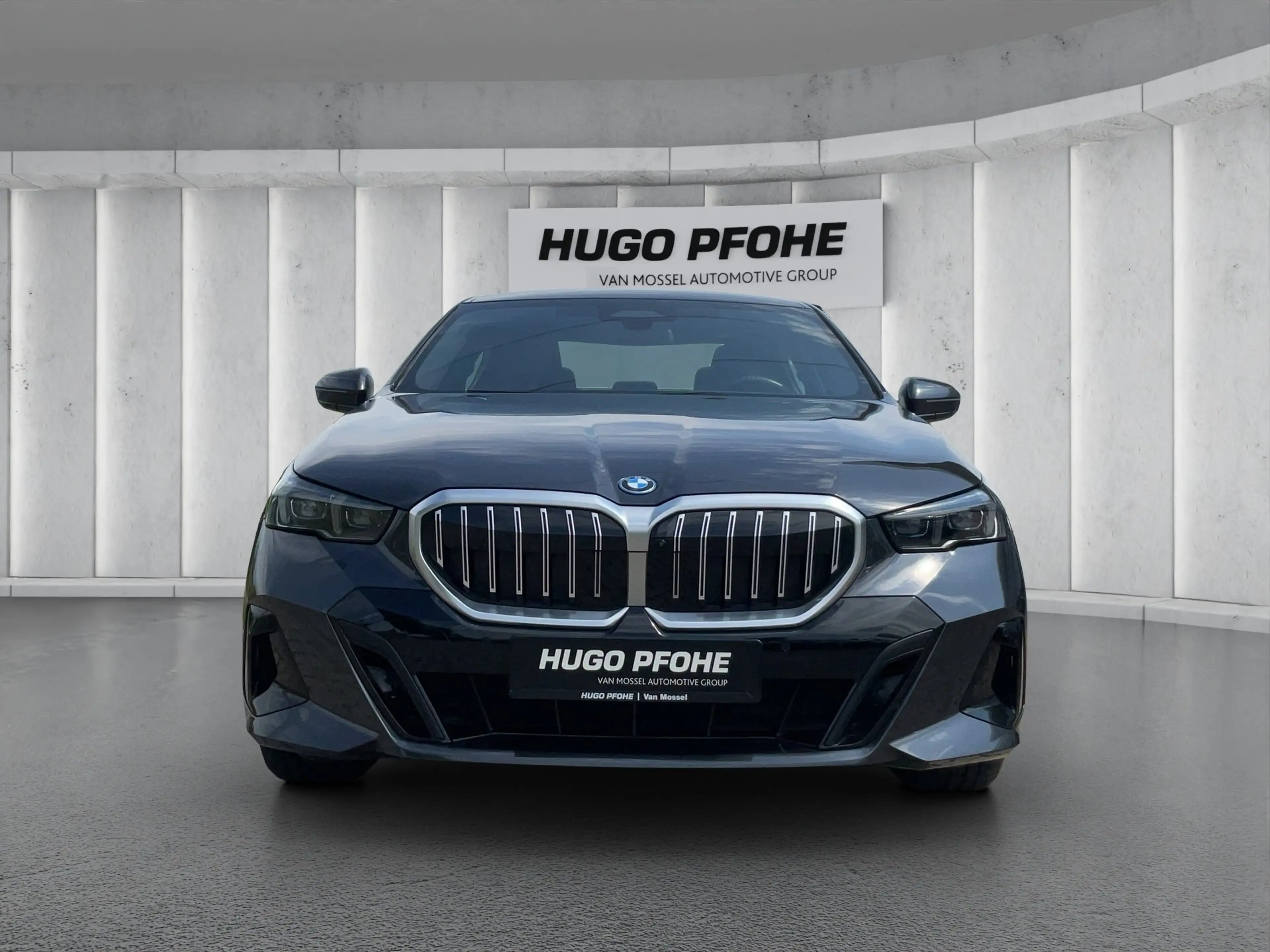 BMW 550 e neues Modell Batterie 100% — photo 8